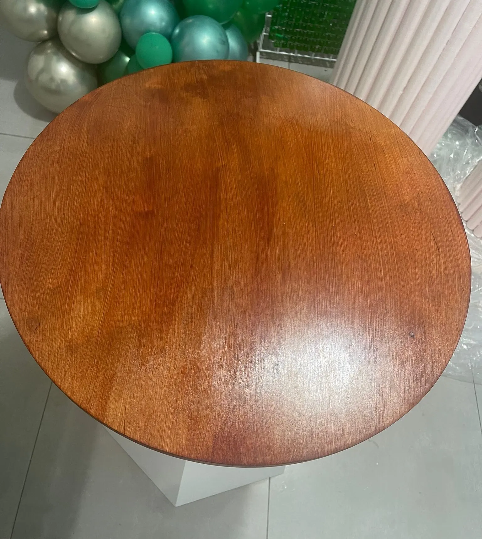 Tope de madera, mesa Abril