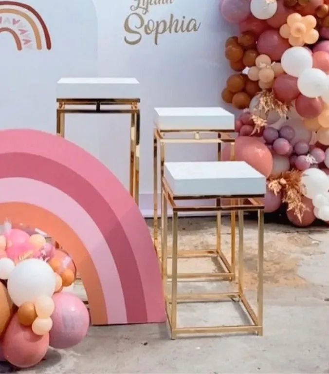 Mesa pequeña Evangeline blanca 