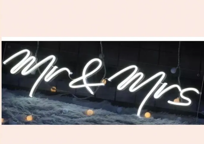 Neón sign "Mr & Mrs"