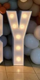 Letra Y iluminada