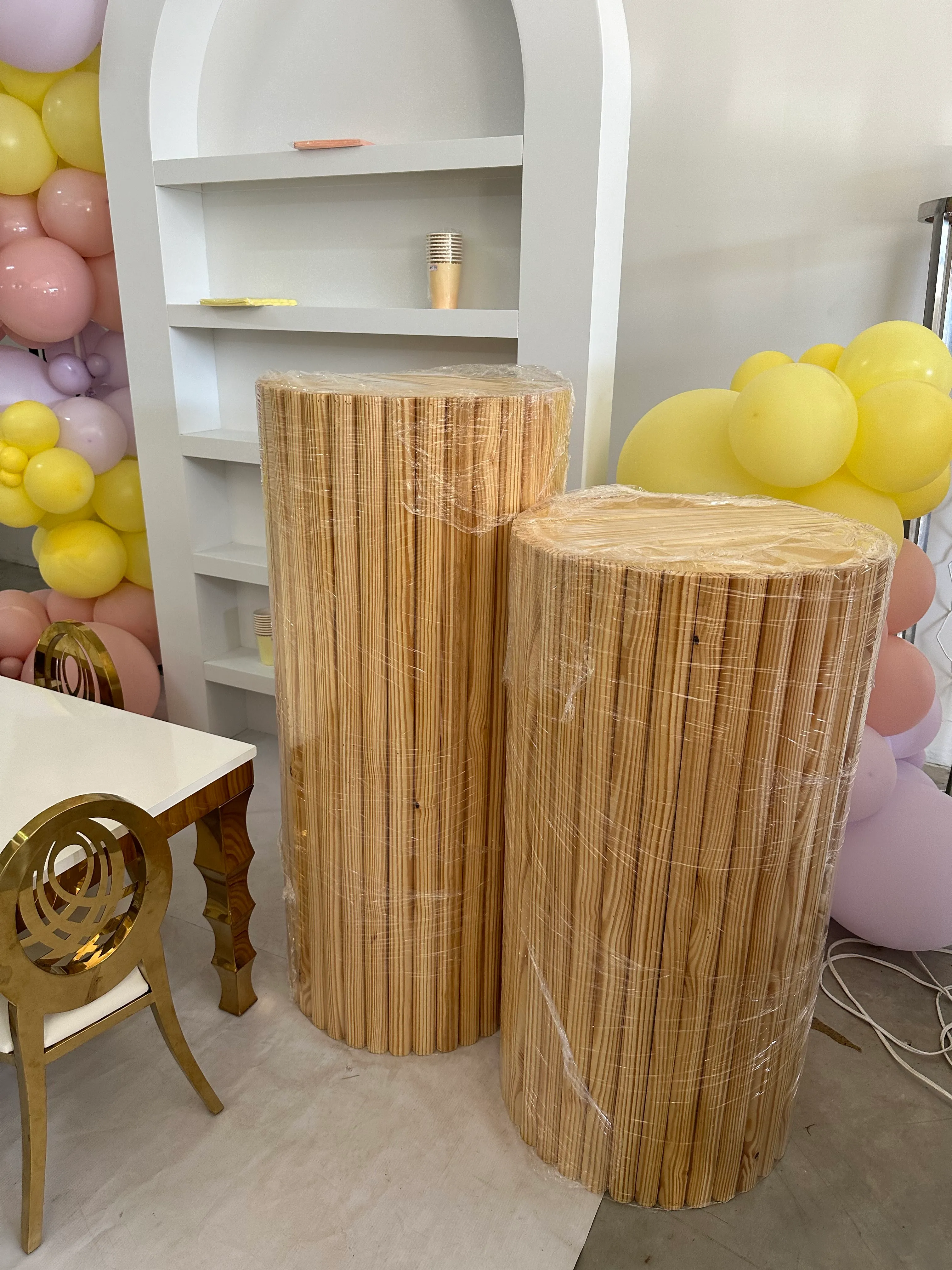 Cilindro ranurado de madera alto 42"