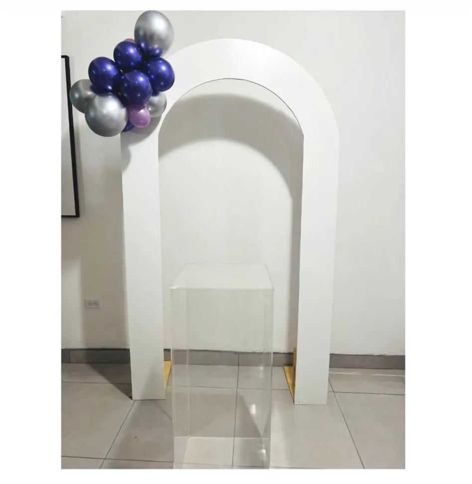 Backdrop arqueado hueco blanco 