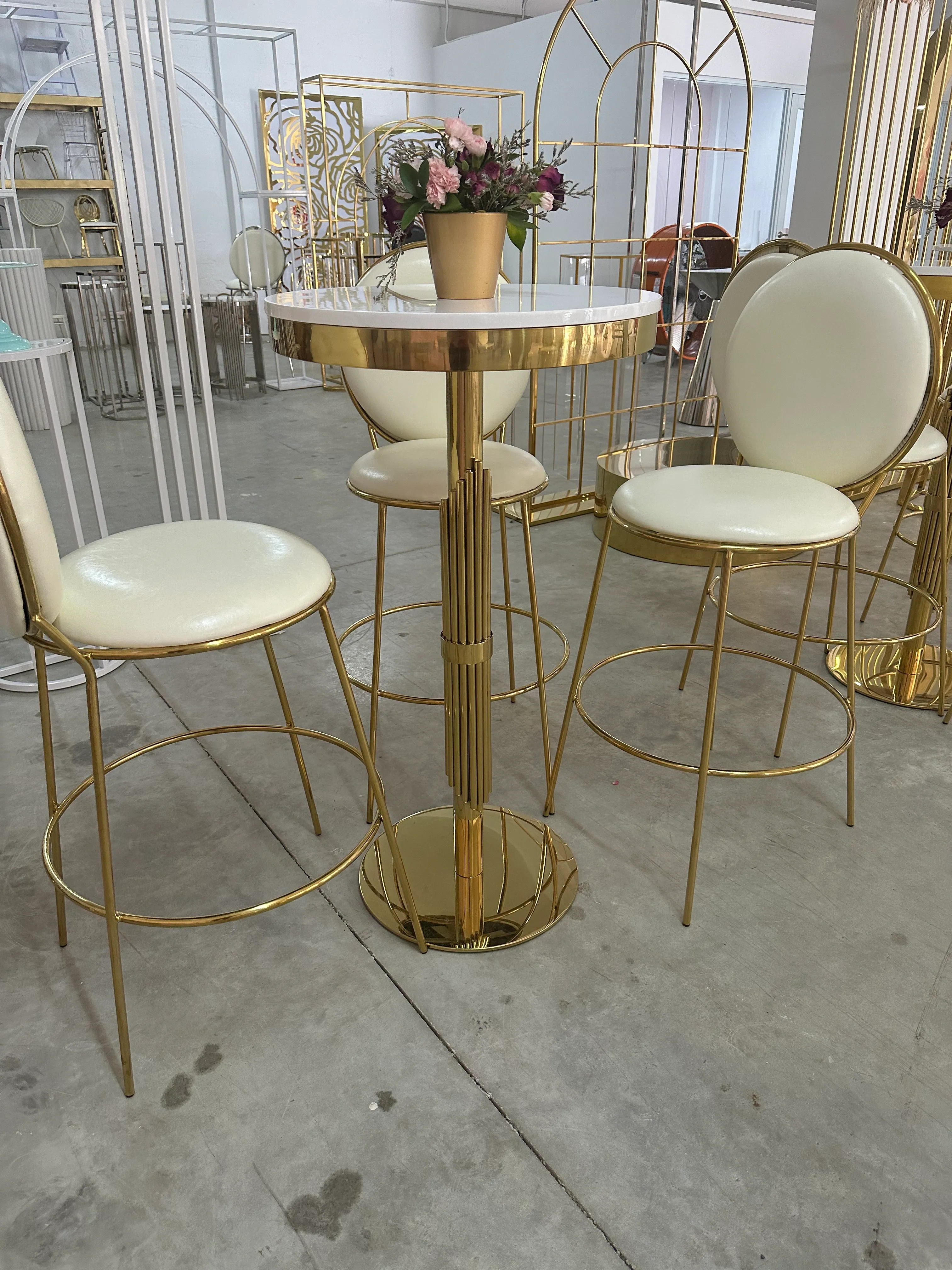 Mesa coctel empire gold