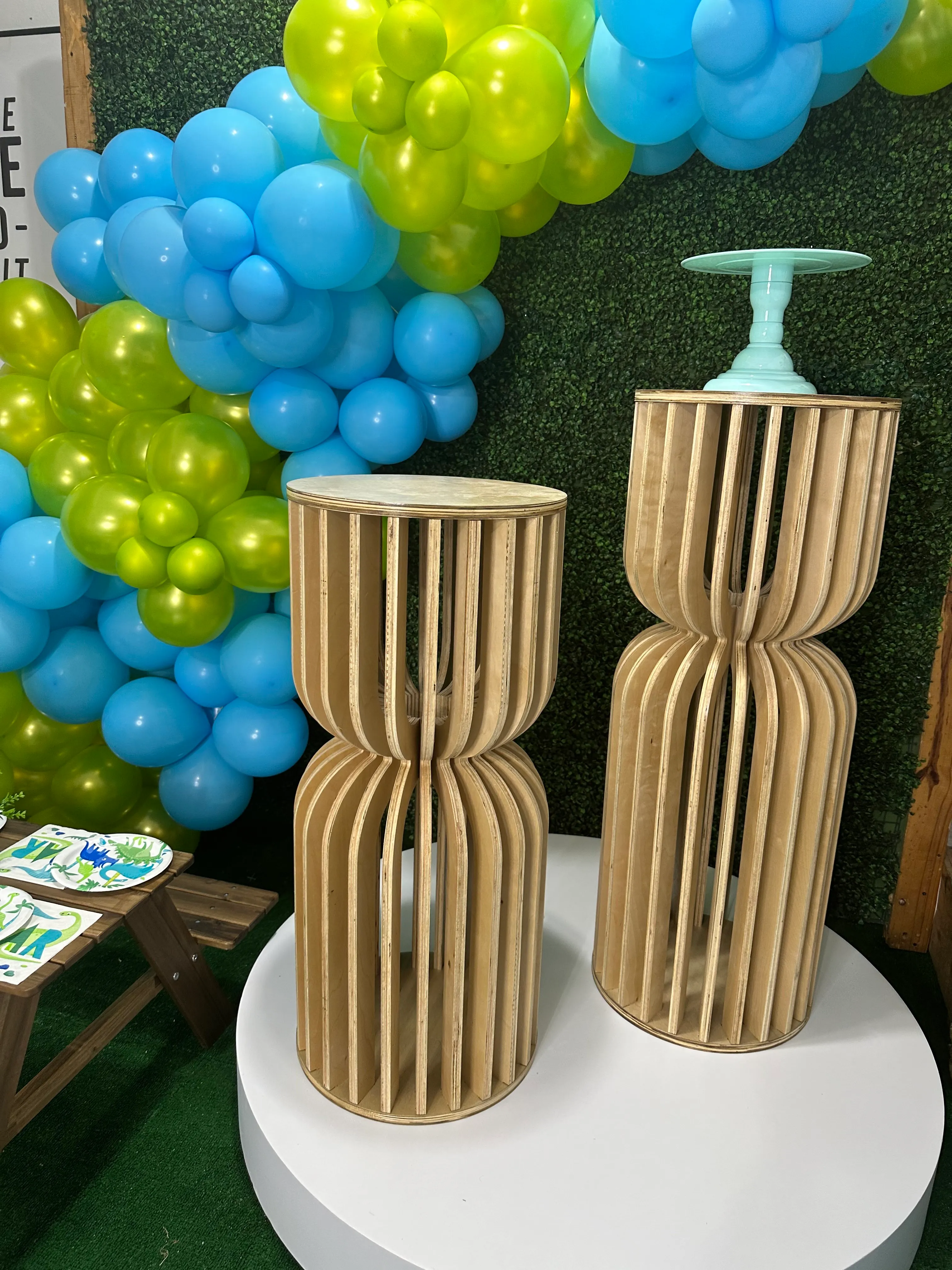 Mesa Celeste de madera mediana