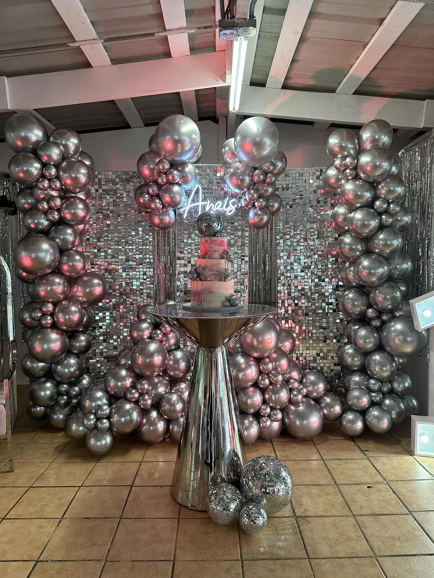 Mesa Amira alta silver