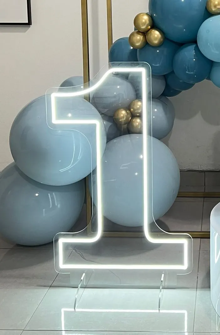 Neón sign standing  #1