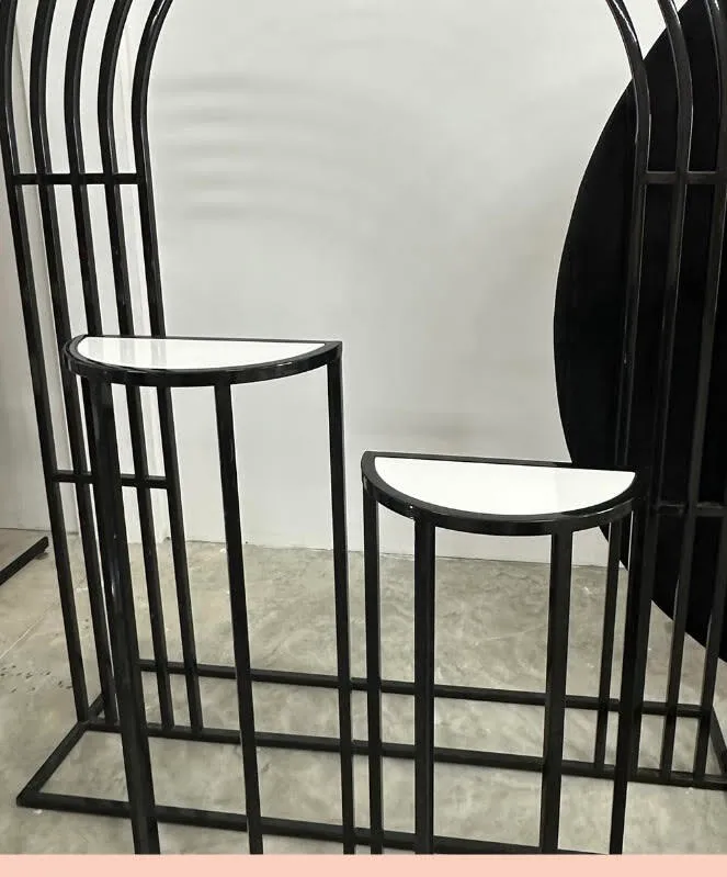 Mesa Alicia negra pequeña