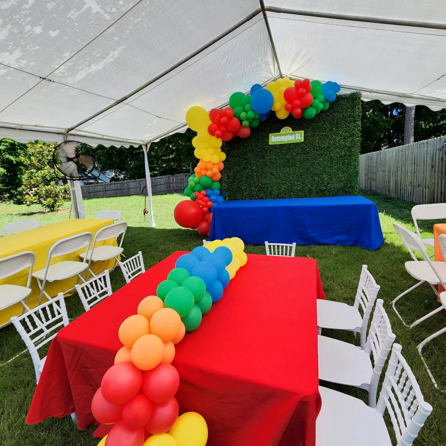 Kids Tables and Chairs 
