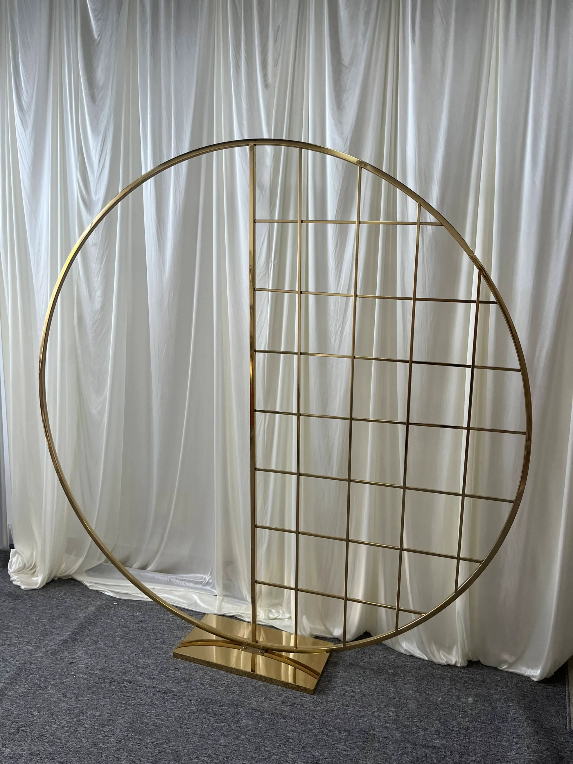 Gold Split Round Backdrop