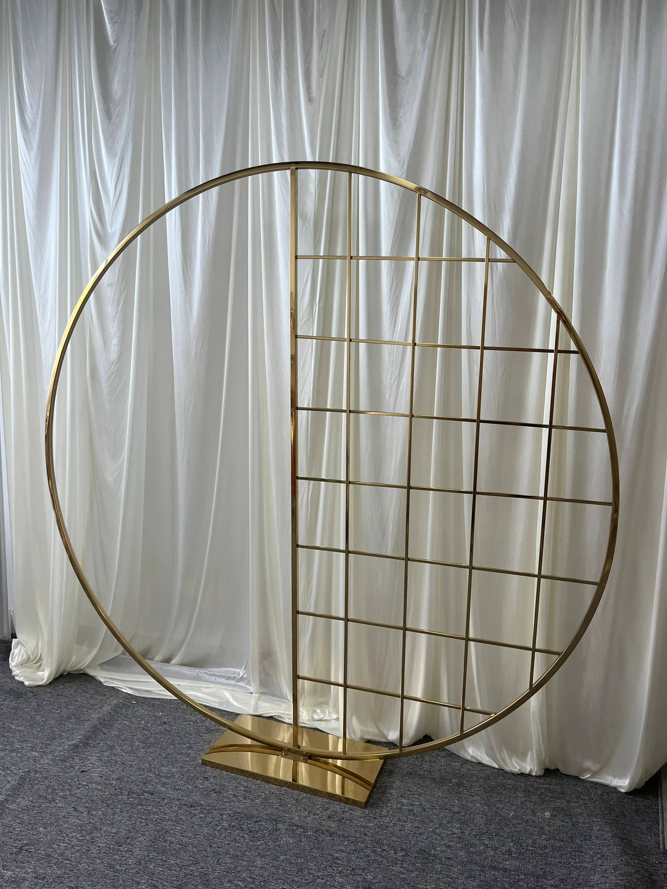 Gold Split Round Backdrop