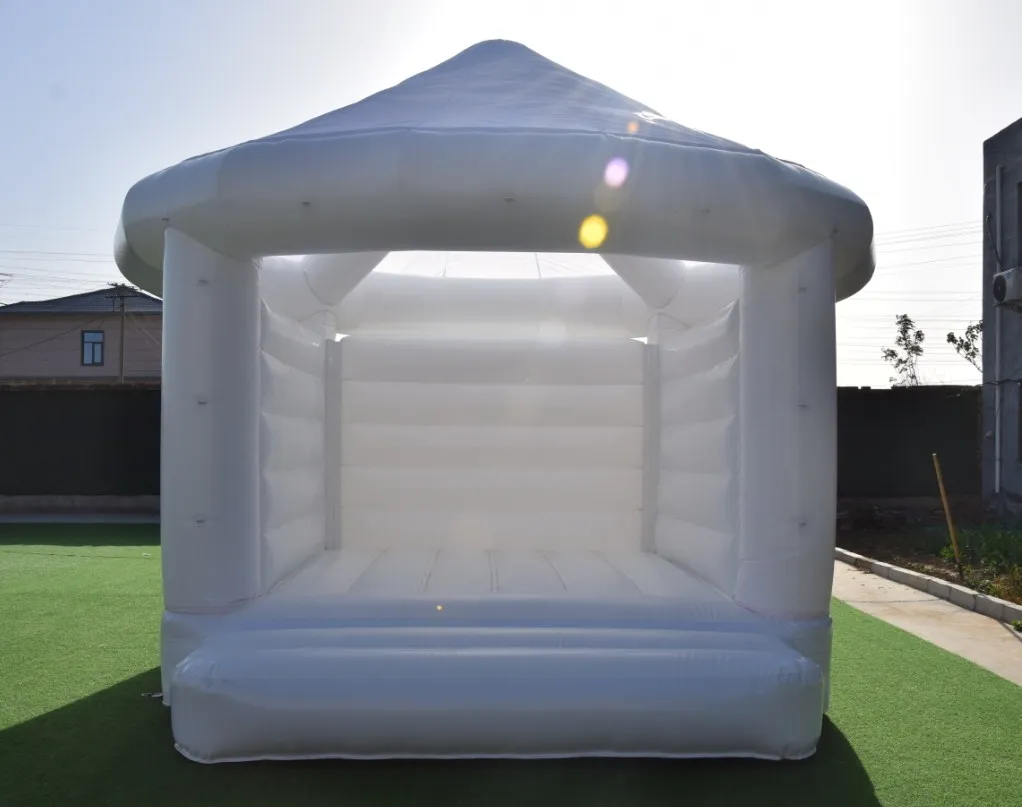 Casita  White Bounce House