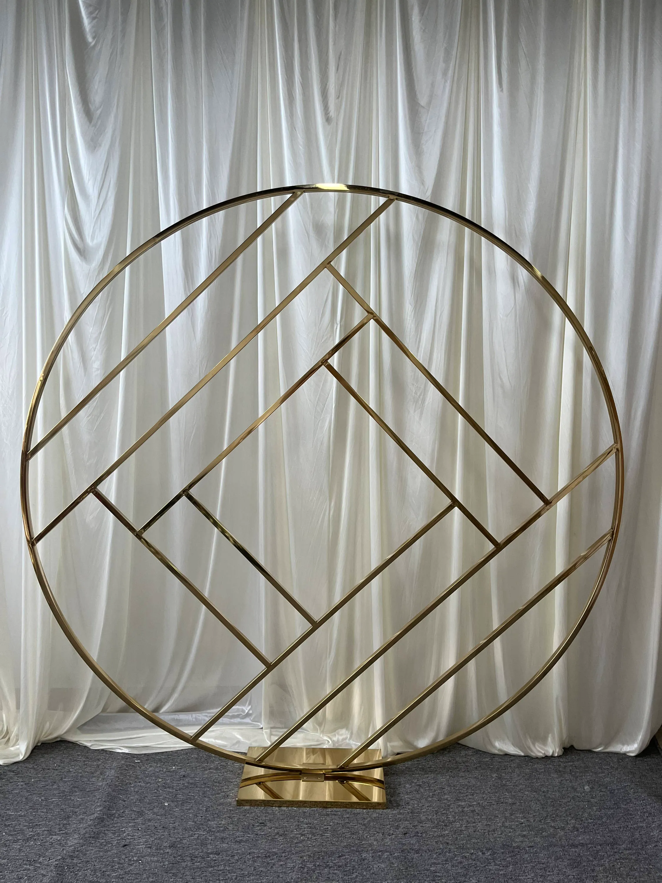  7 ft Gold Geometric Round Backdrop 