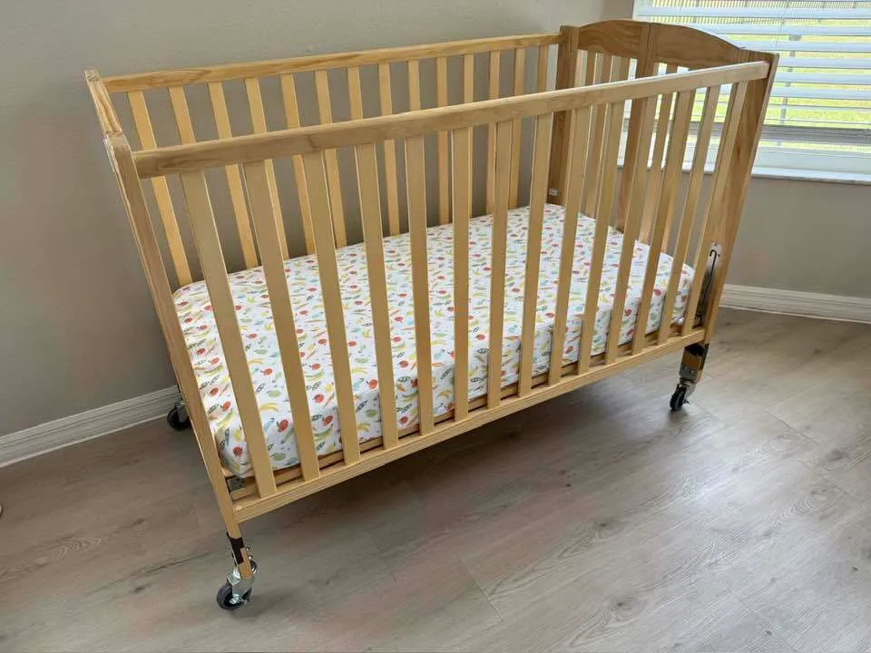 Full Size Crib + Standard Mattress