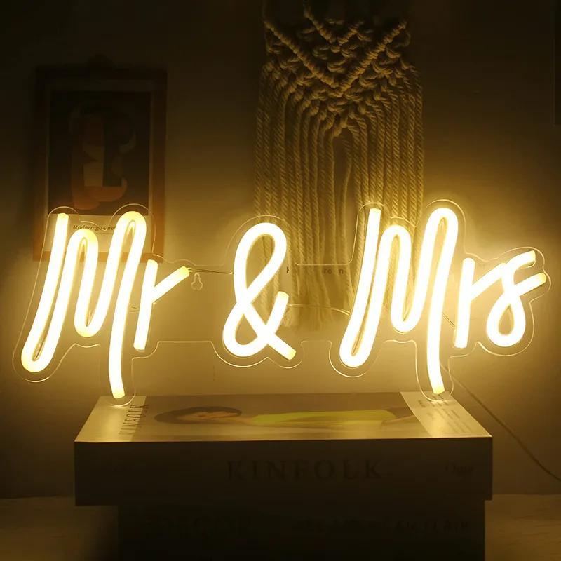 Neon Sign - Mr & Mrs (Warm White)