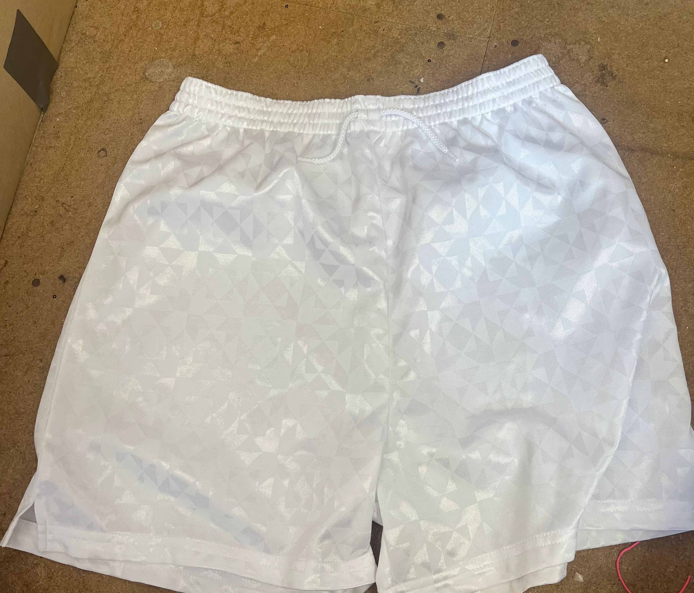 Shorts- patterned white