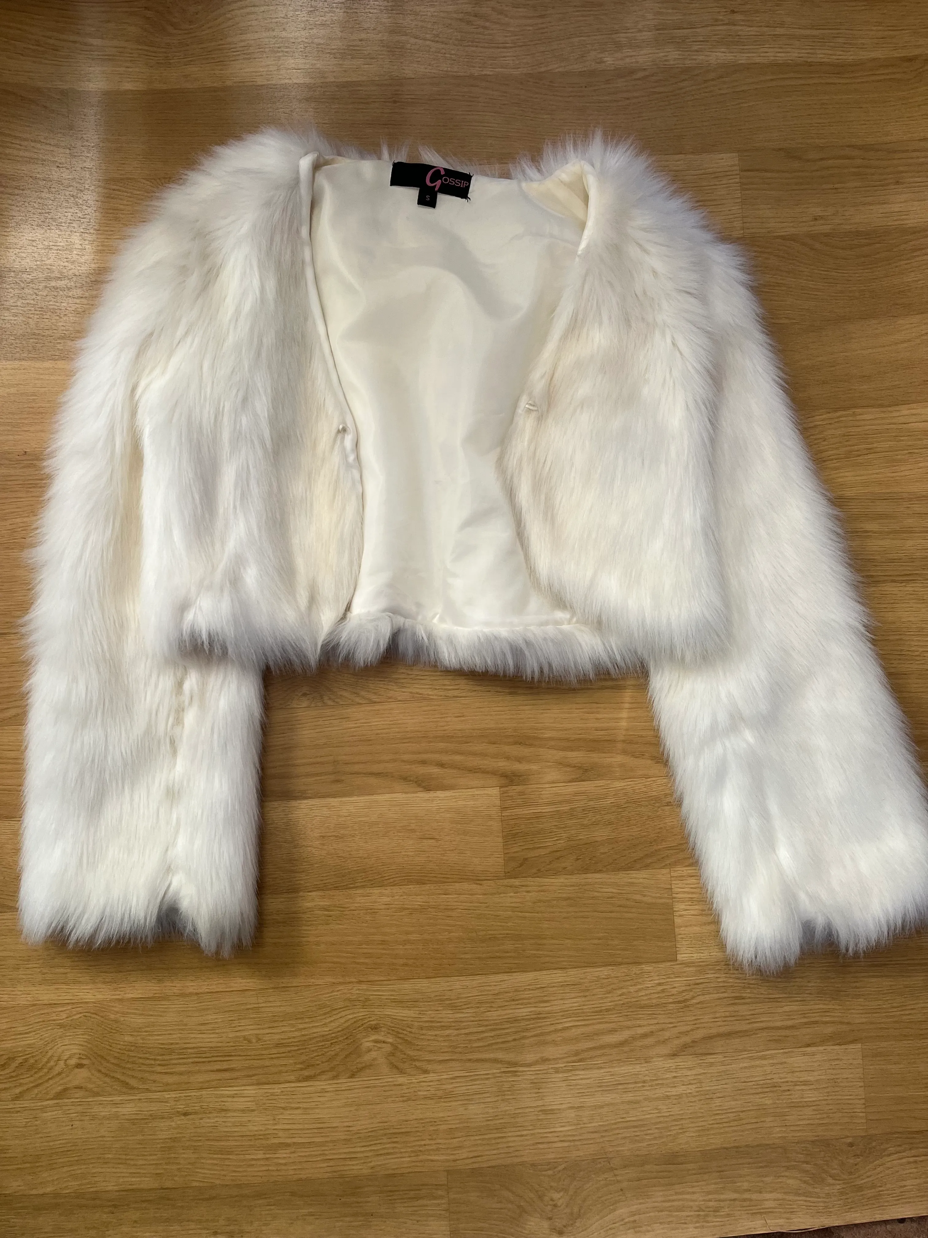 Fur coat- White cropped long sleeve 