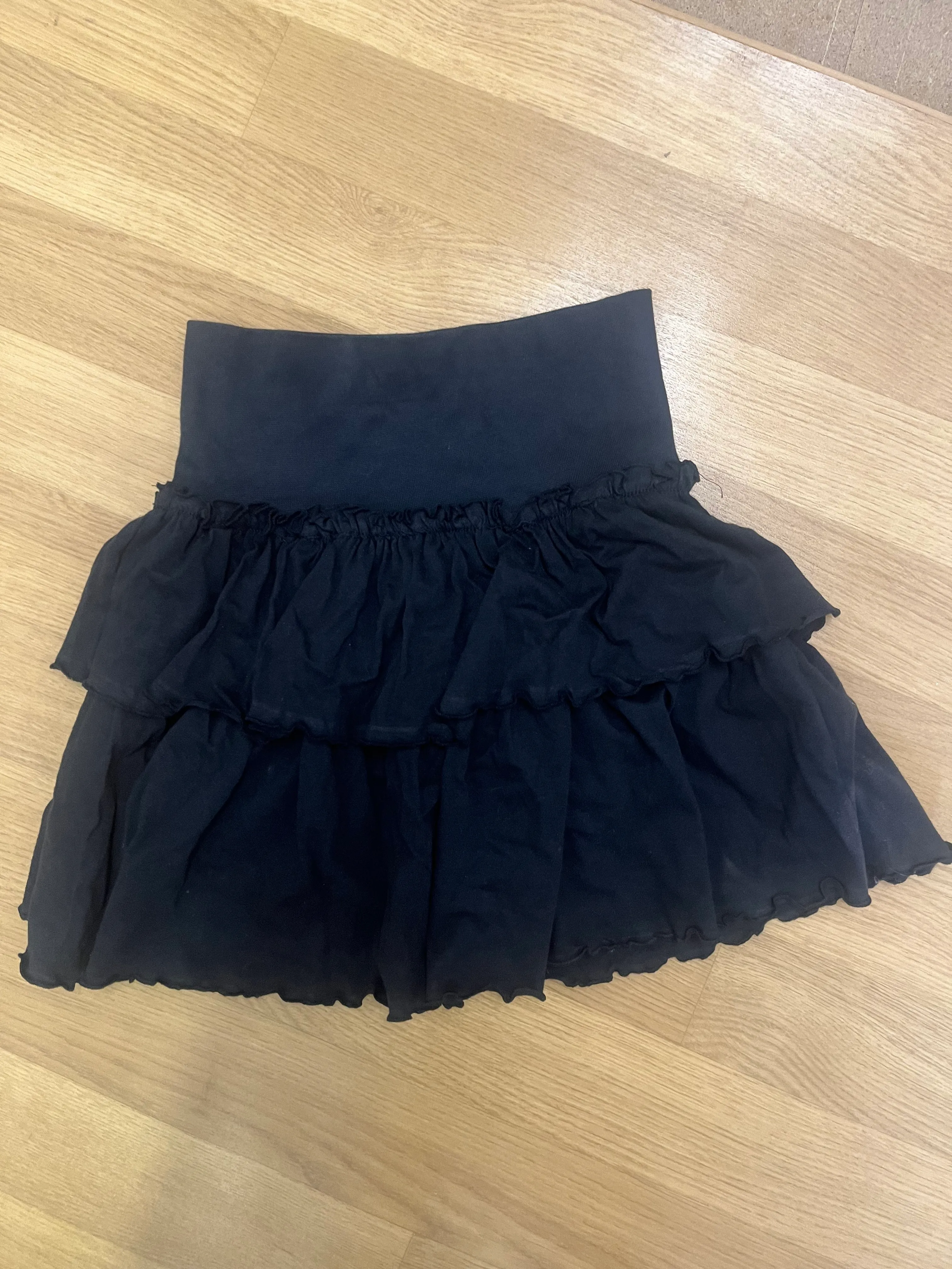 Skirt- Black ruffled