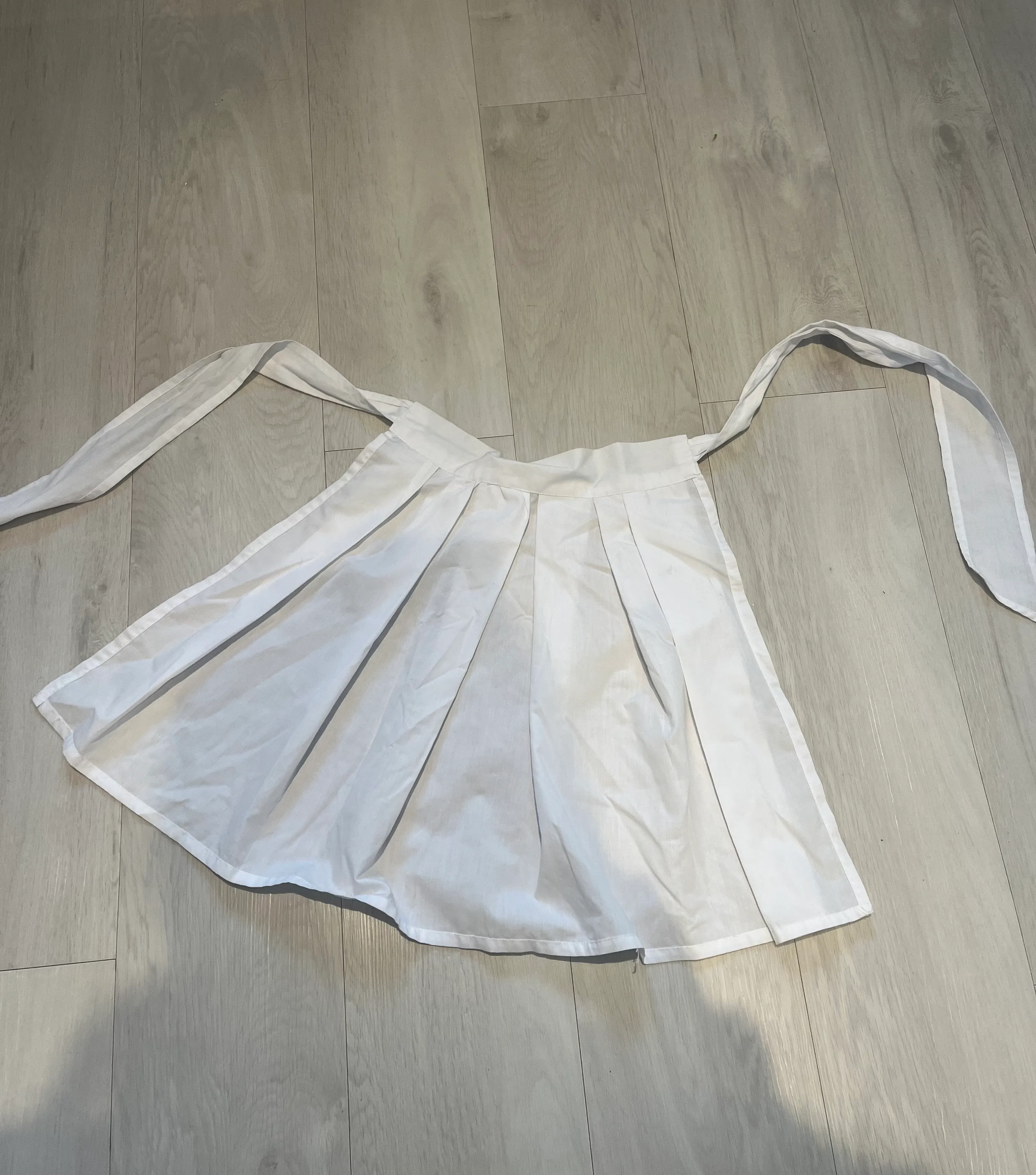 Pinnie- White/Cream Plain