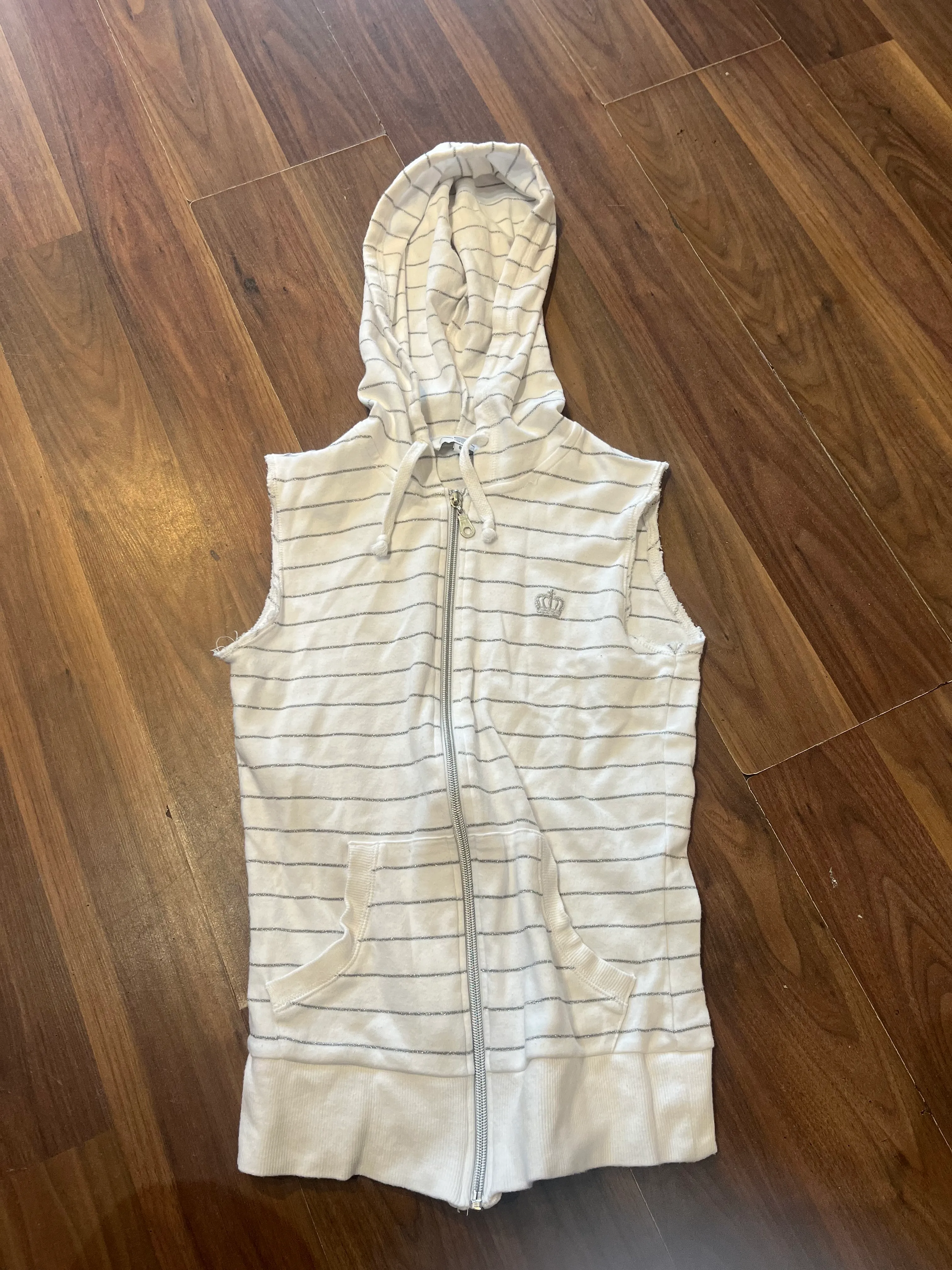 Jumper- White and Silver striped Jumper No Sleeves