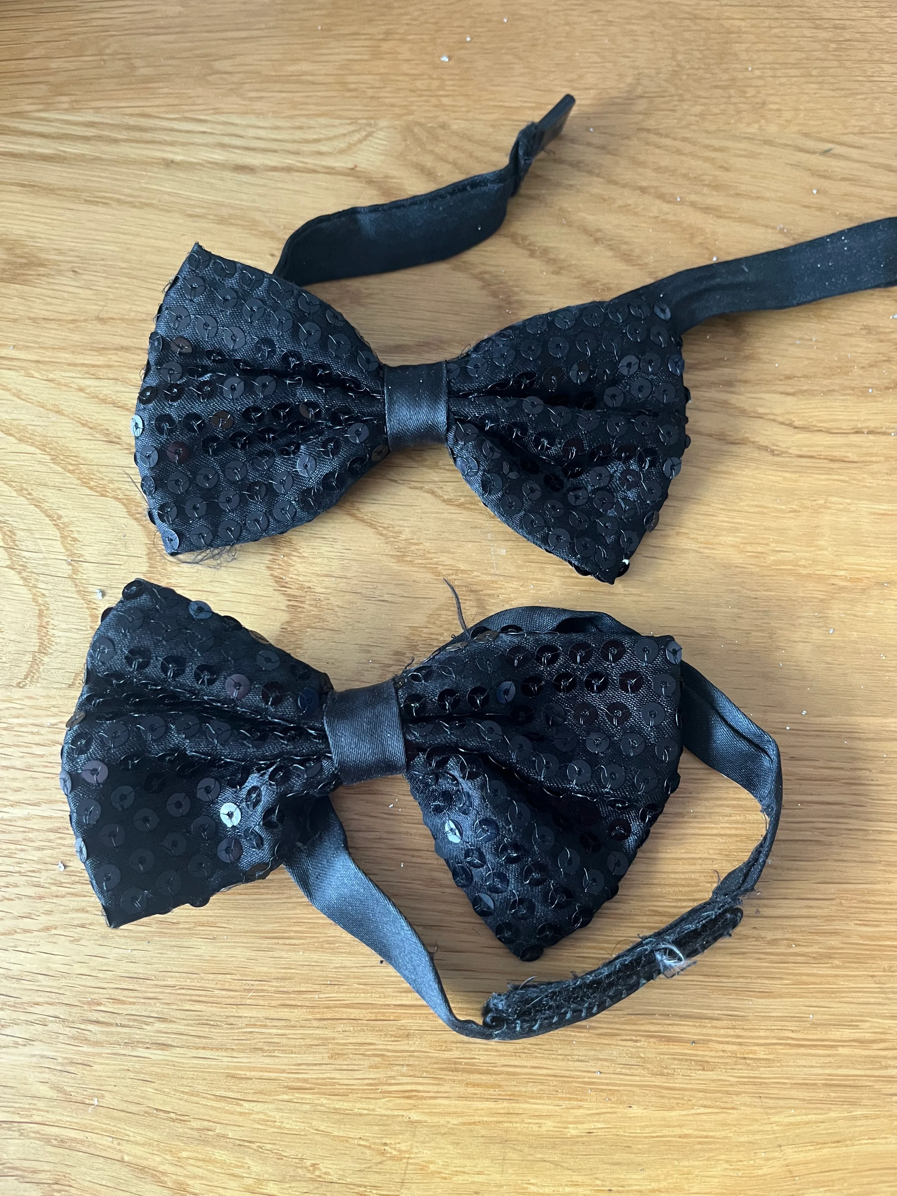 Bow tie- Black sequin