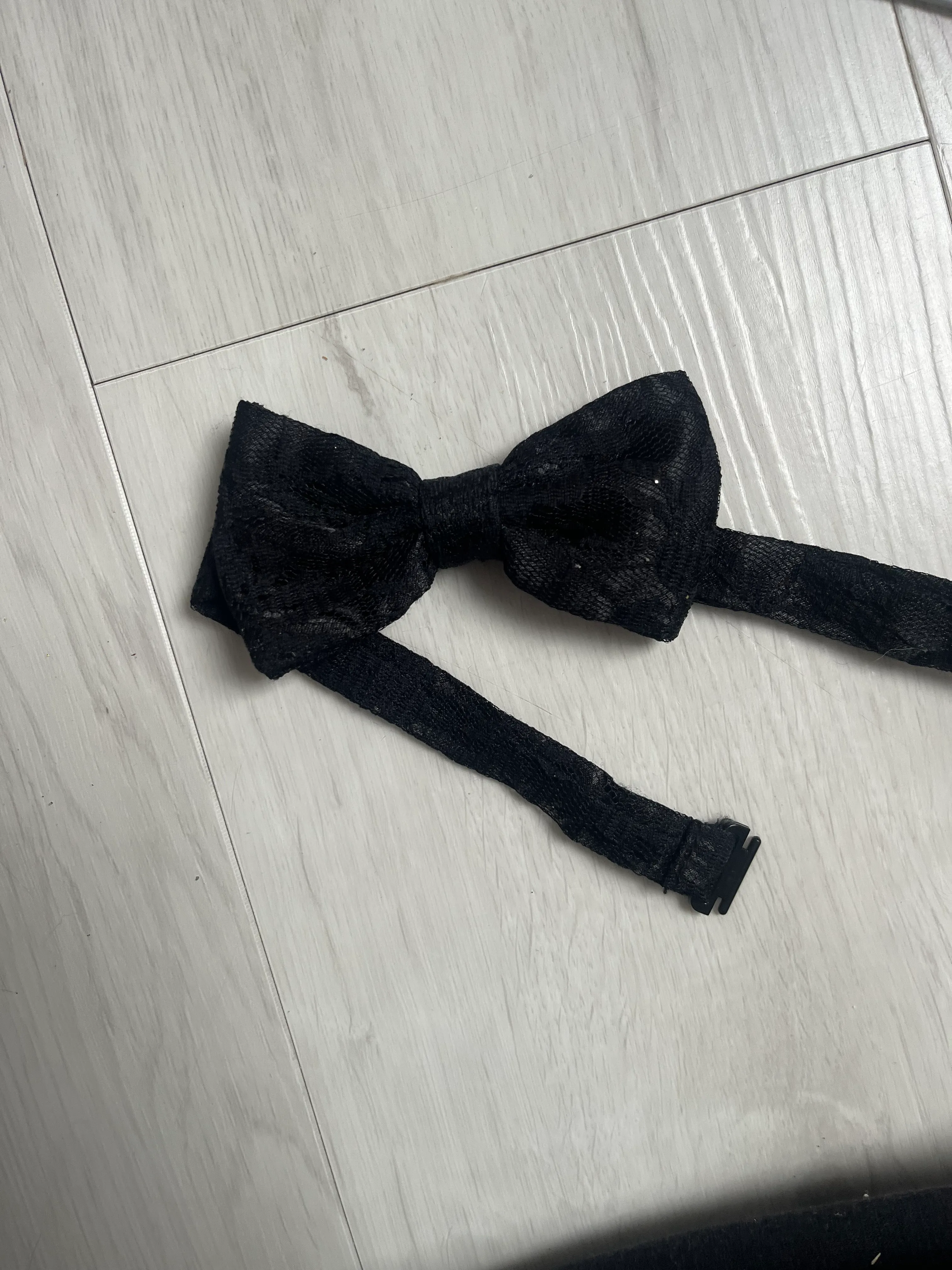 Bow tie- Black lace