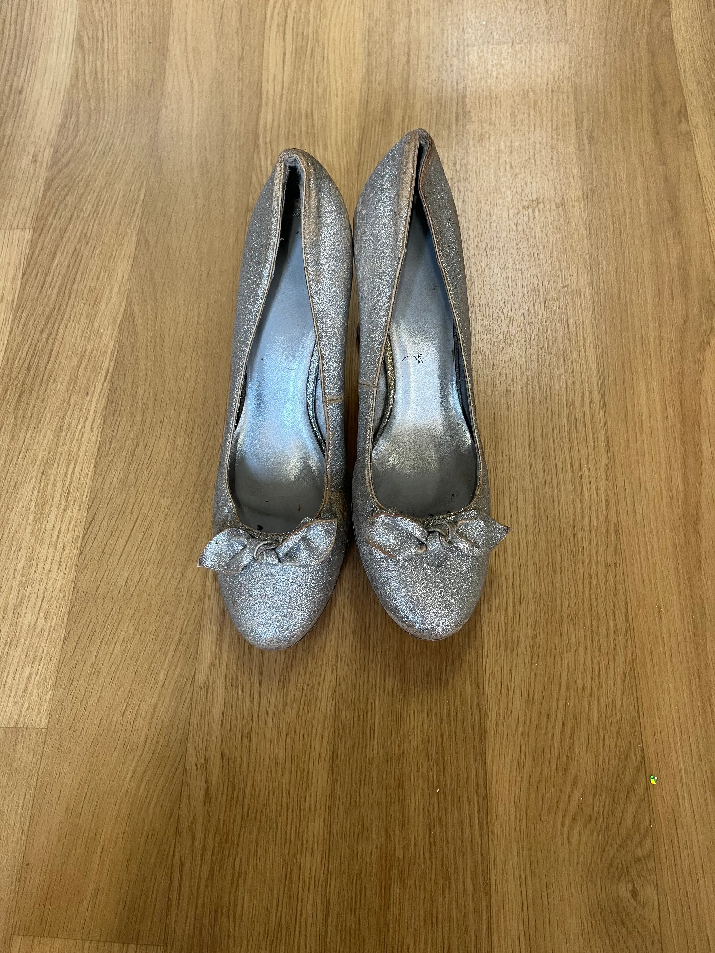 Heels- Silver Glittery Bow