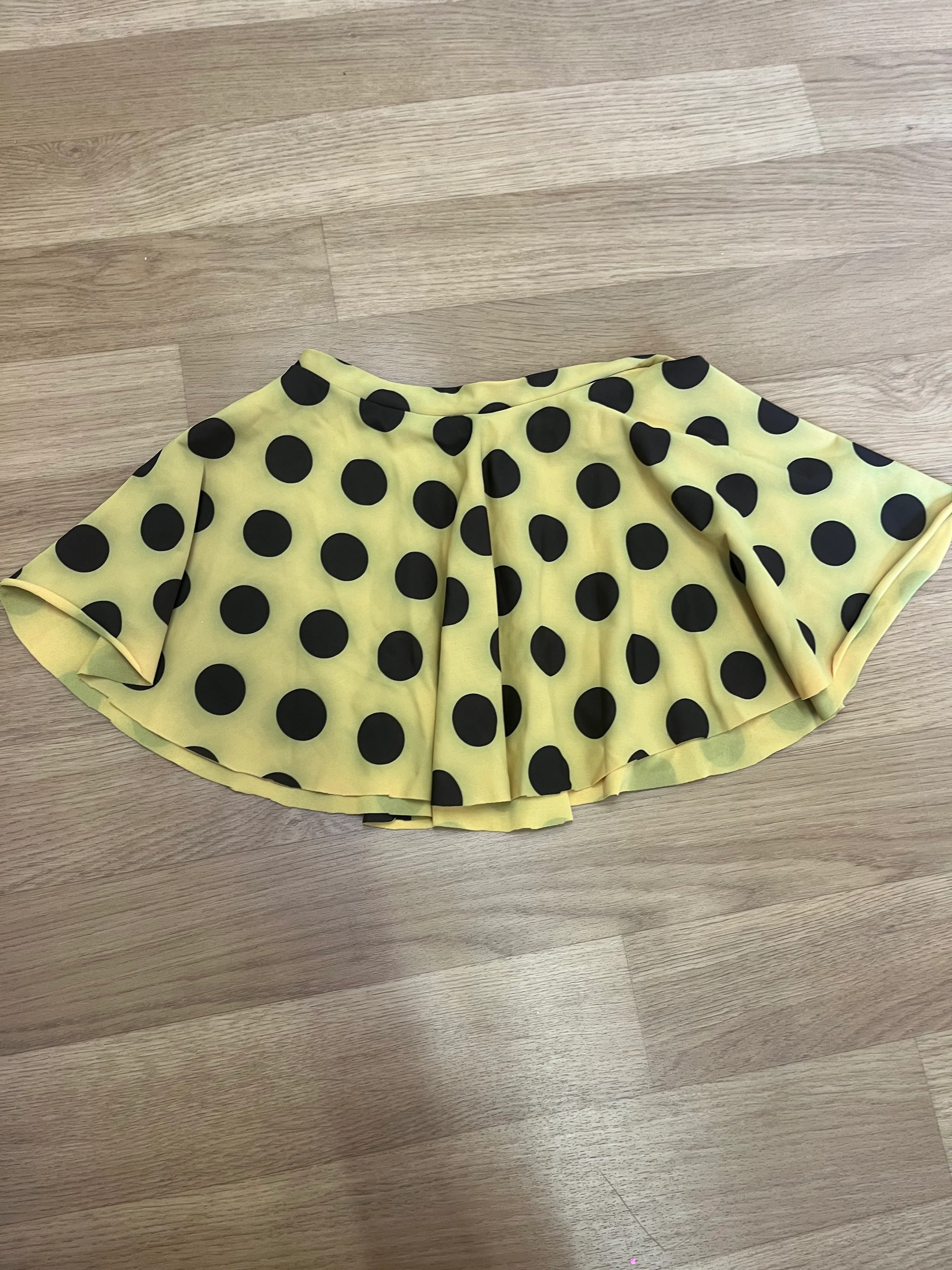 Skirt- Yellow and black polka dot