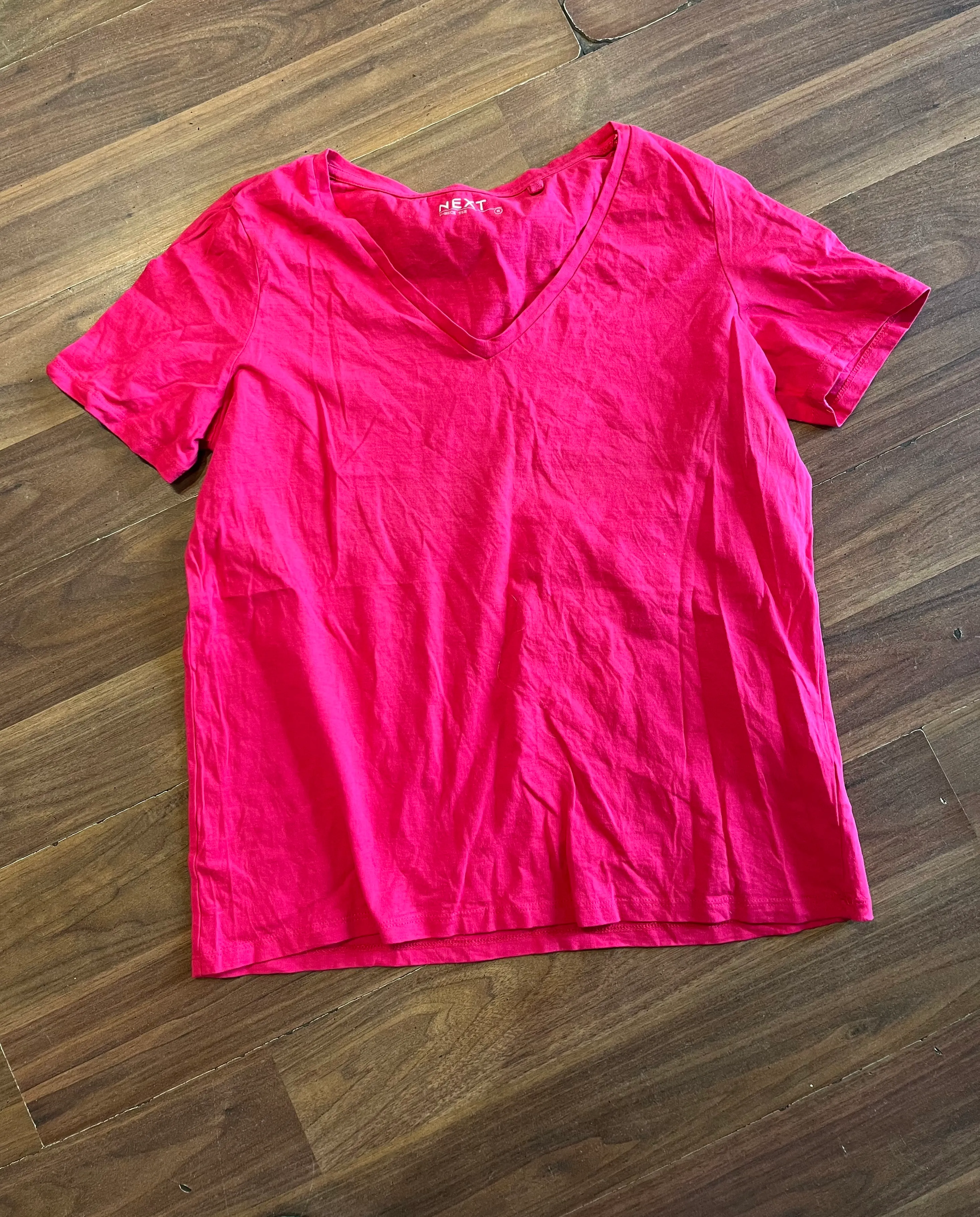 T-shirt- V-neck Bright Pink