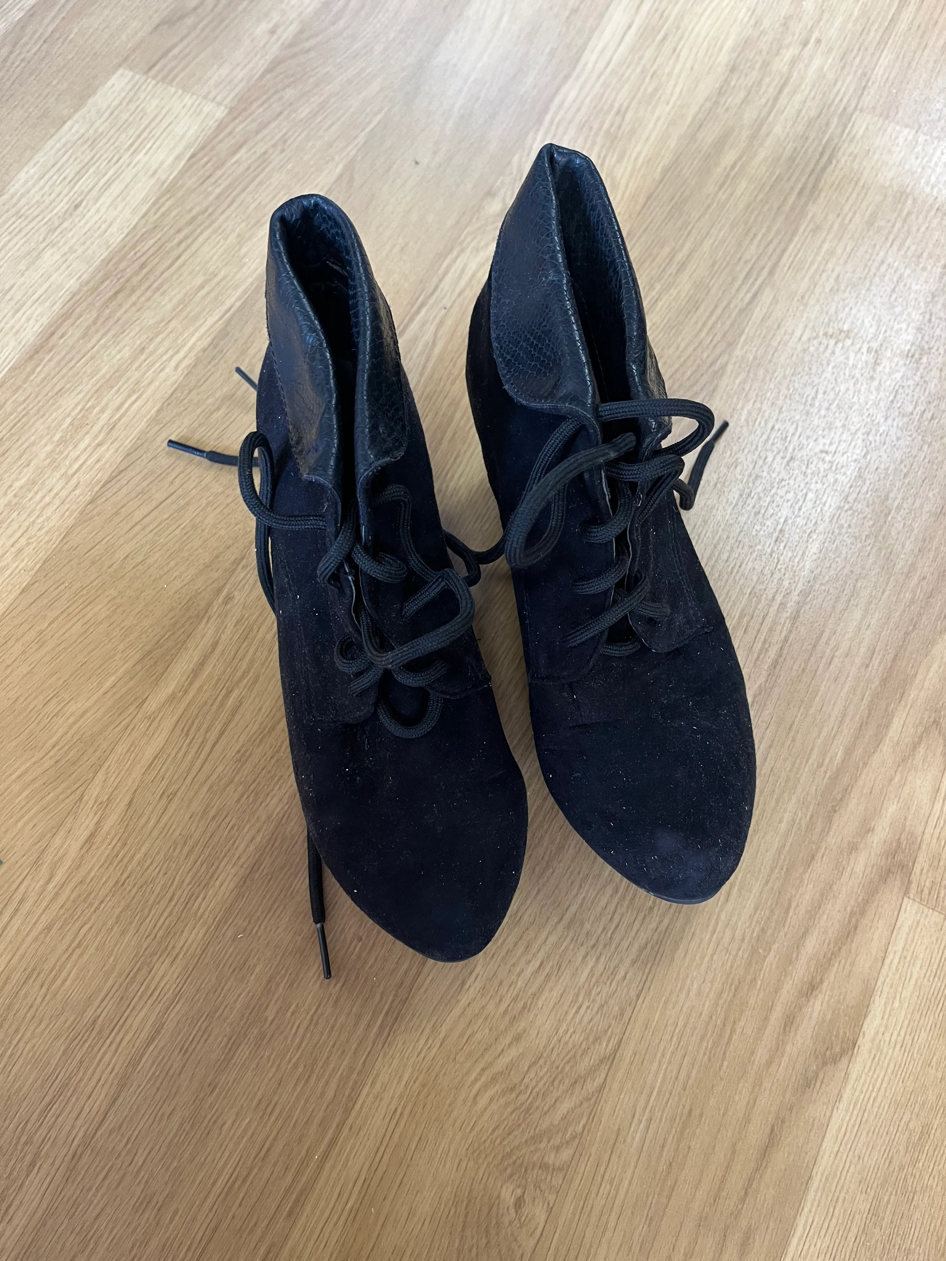 Heeled Boots - Black full heel