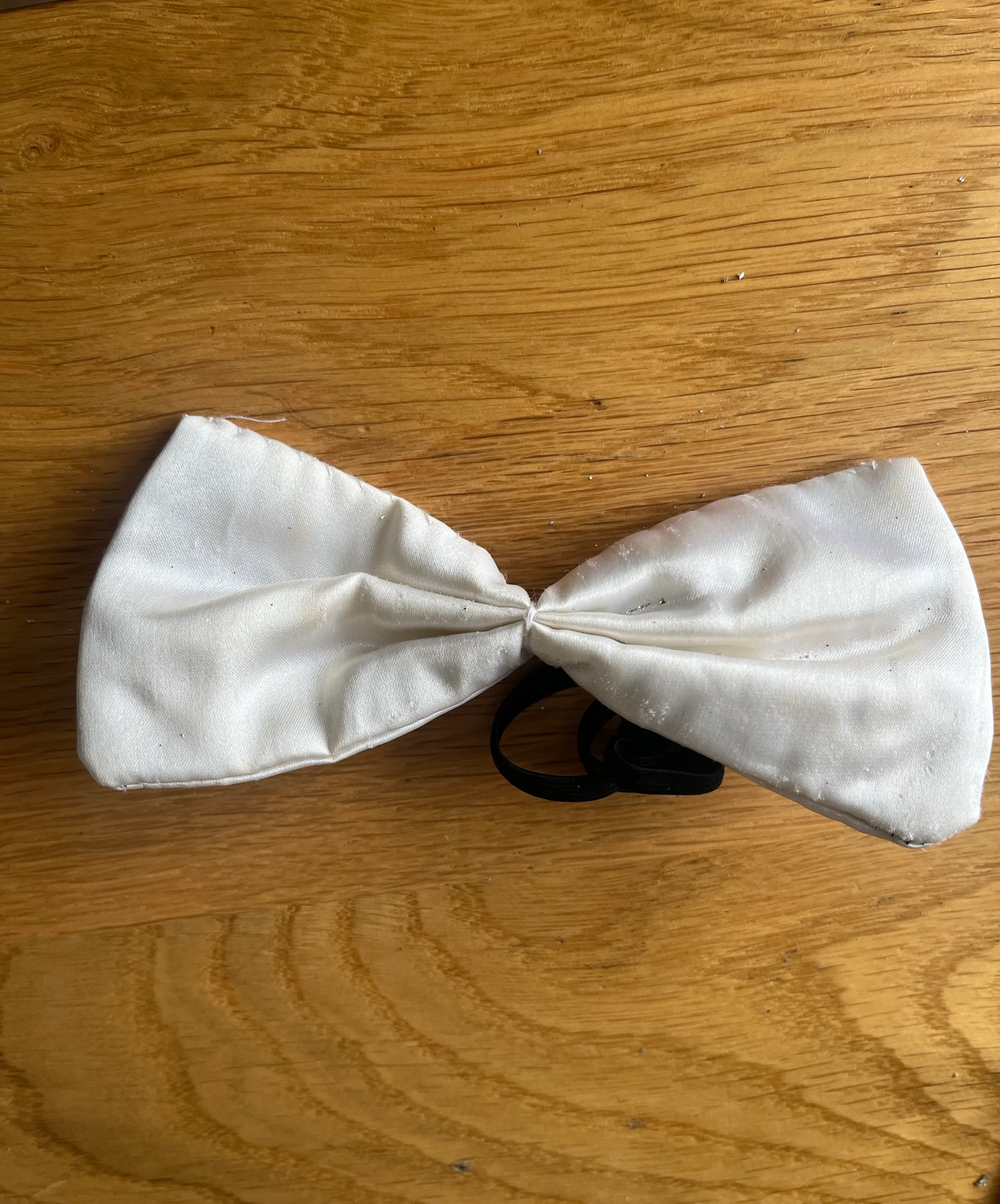 Bow tie- Cream on elastic