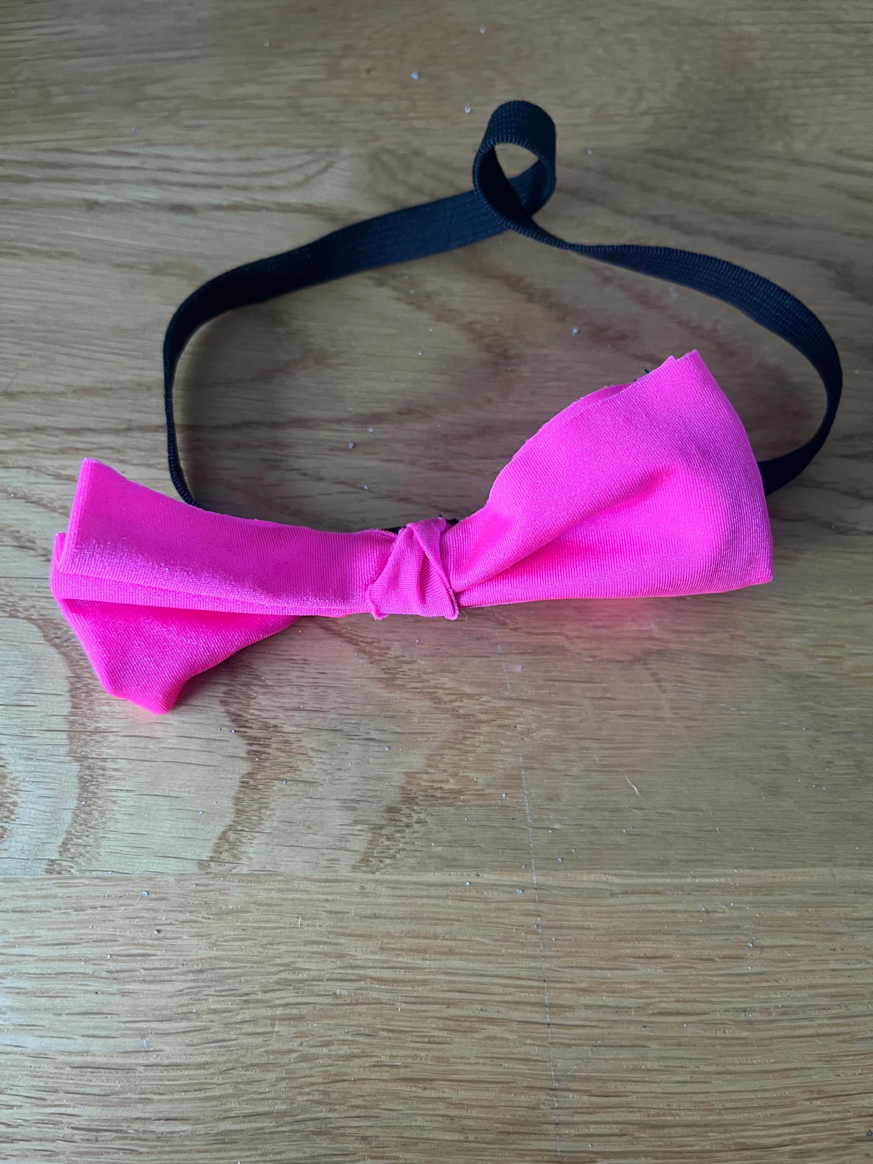 Bow tie- Neon Pink