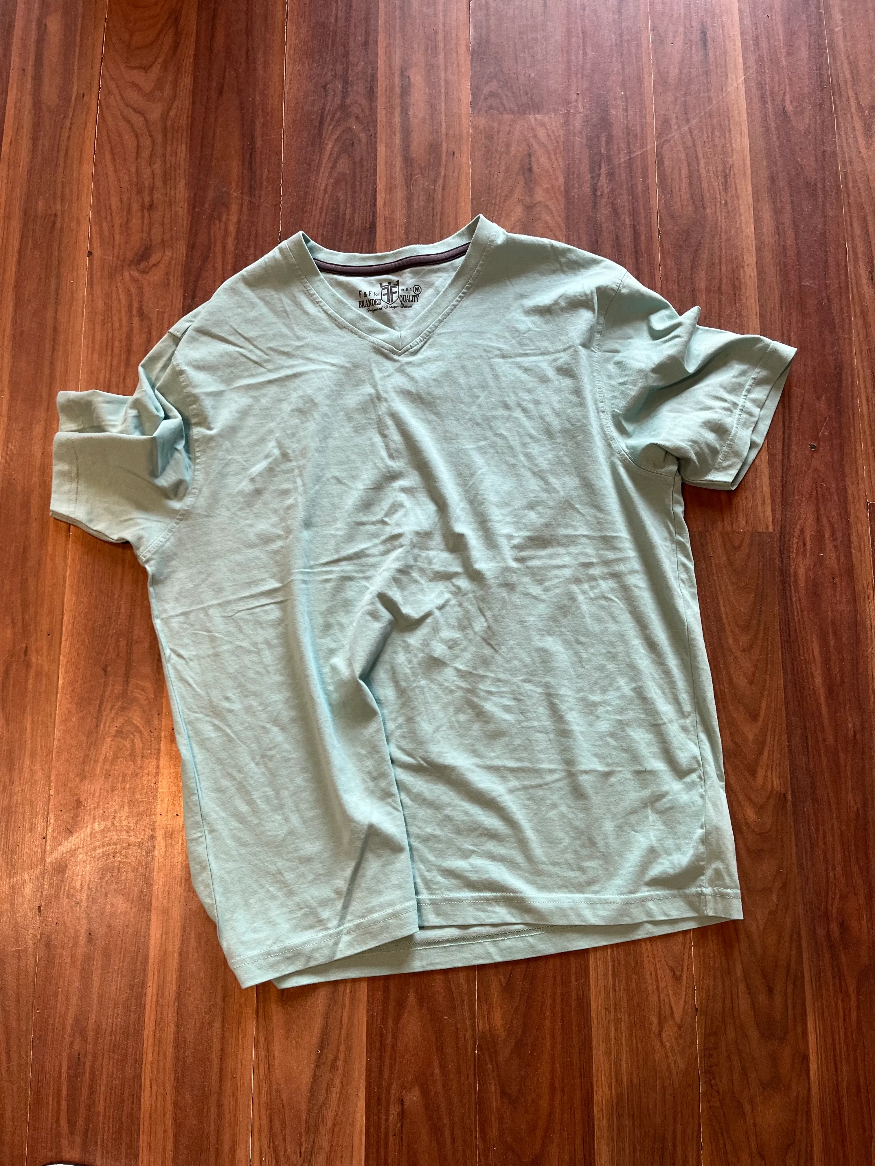 T-Shirt - Turquoise V-neck