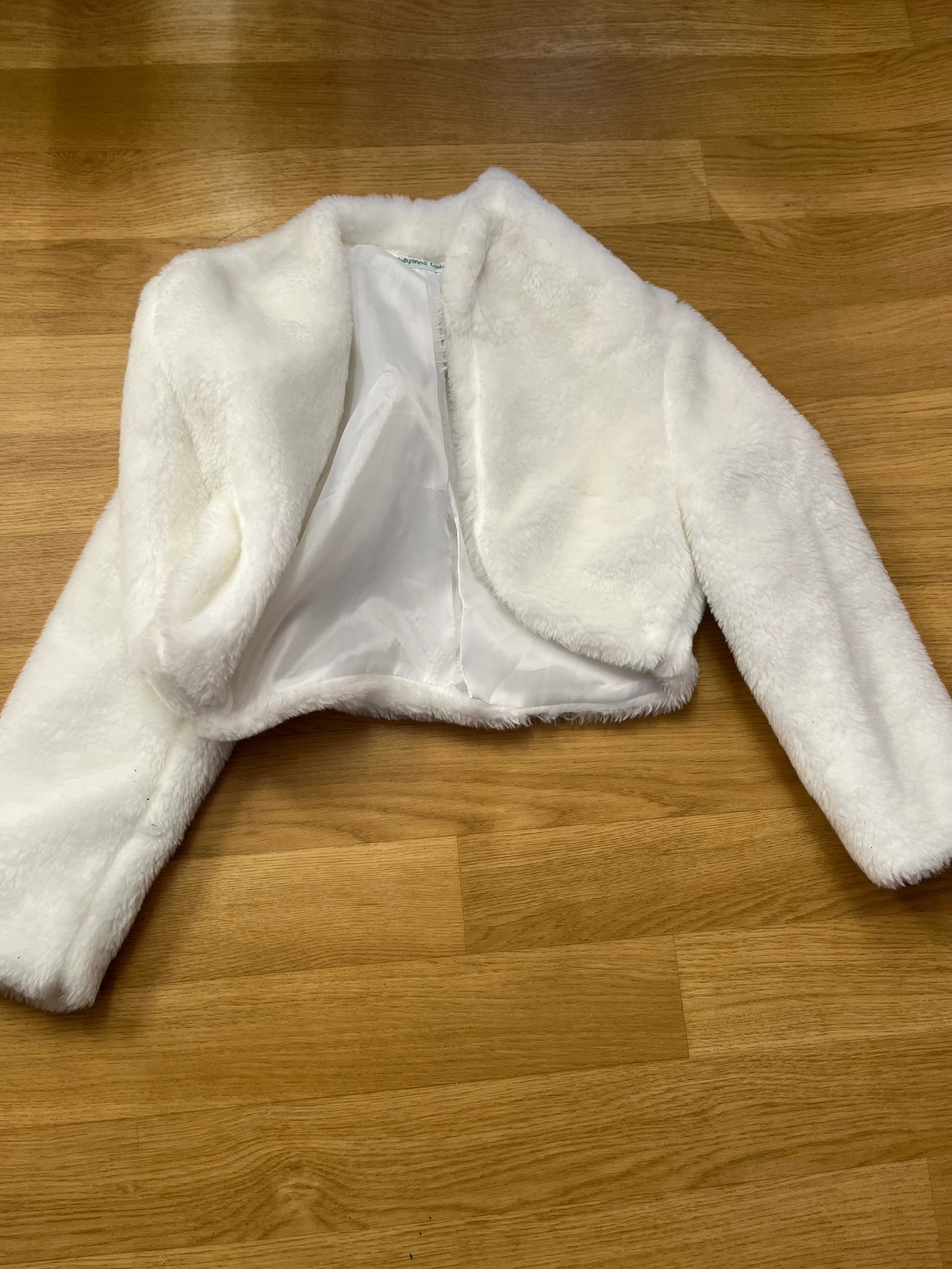 Fur coat- White crop long sleeve 