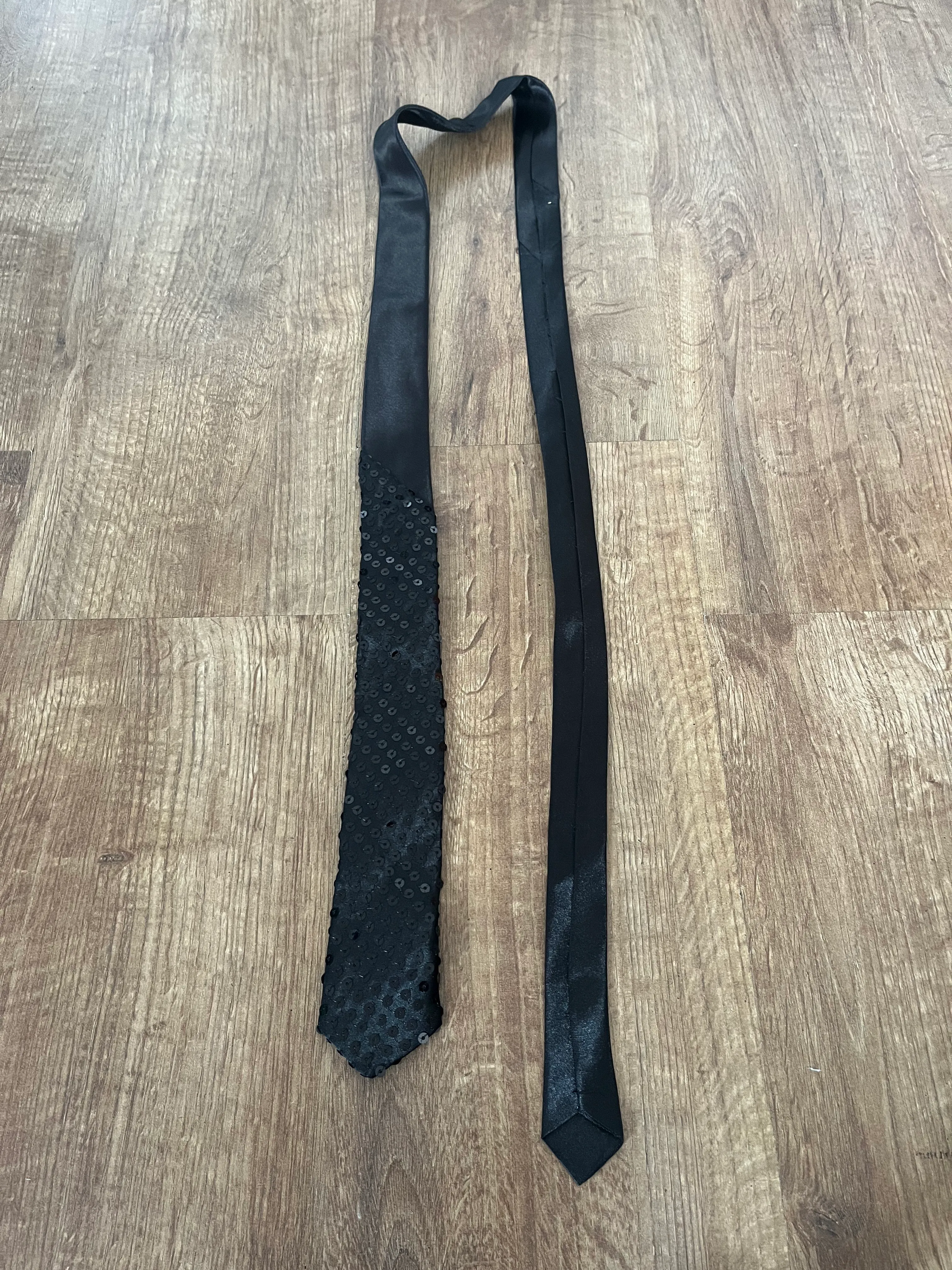 Tie- Black sequin