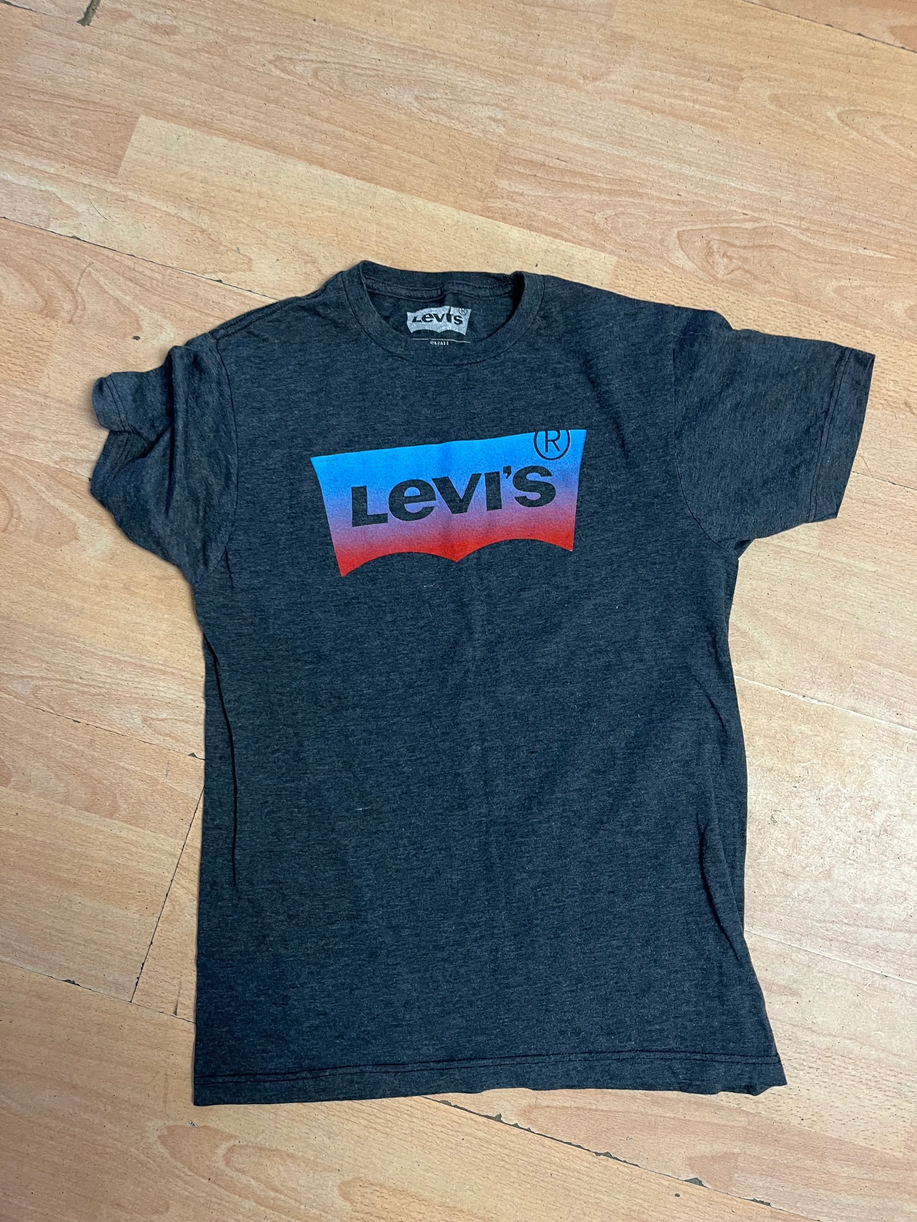 T-shirt- Grey Levi’s 