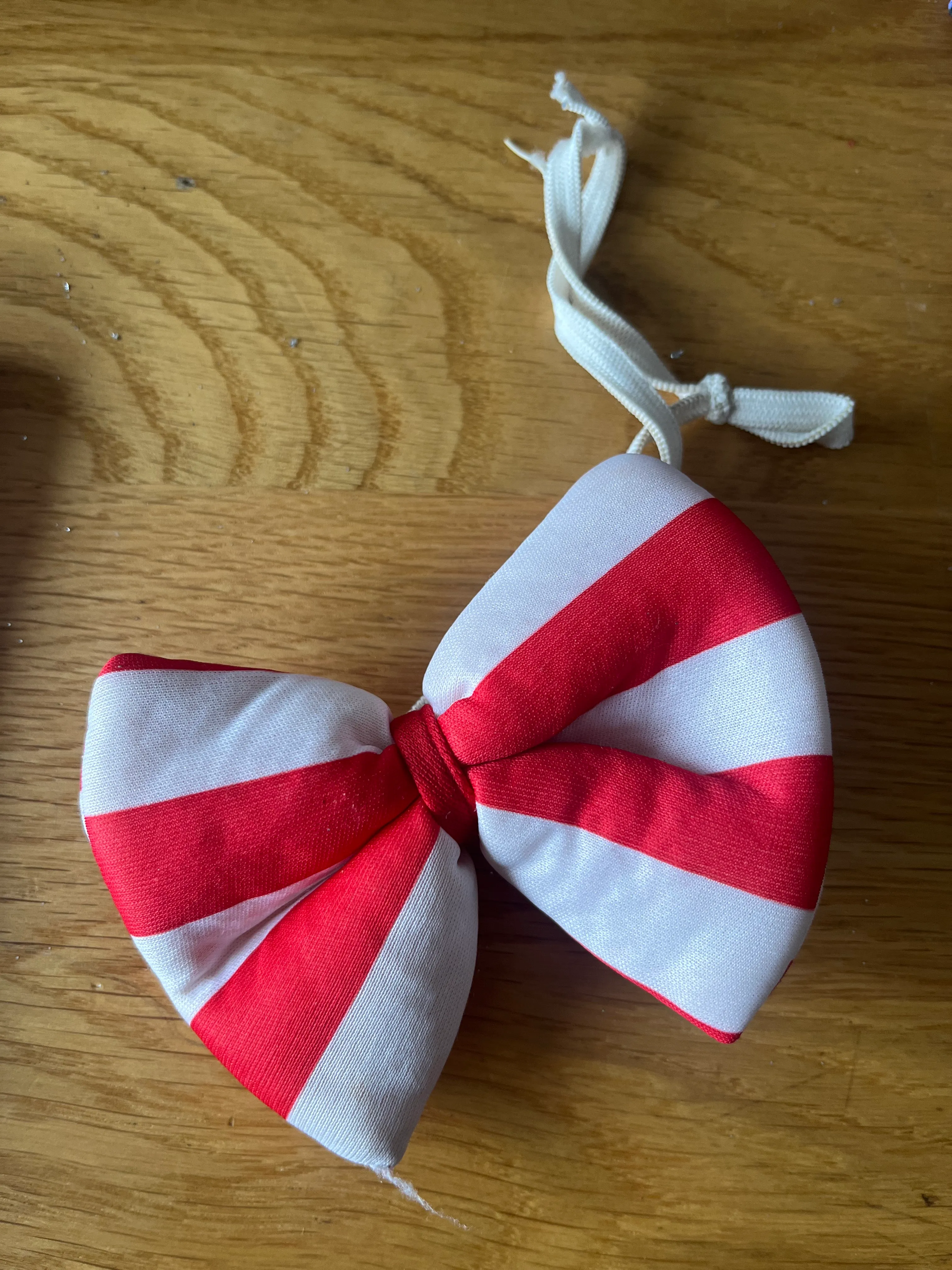 Bow tie- Red and white striped