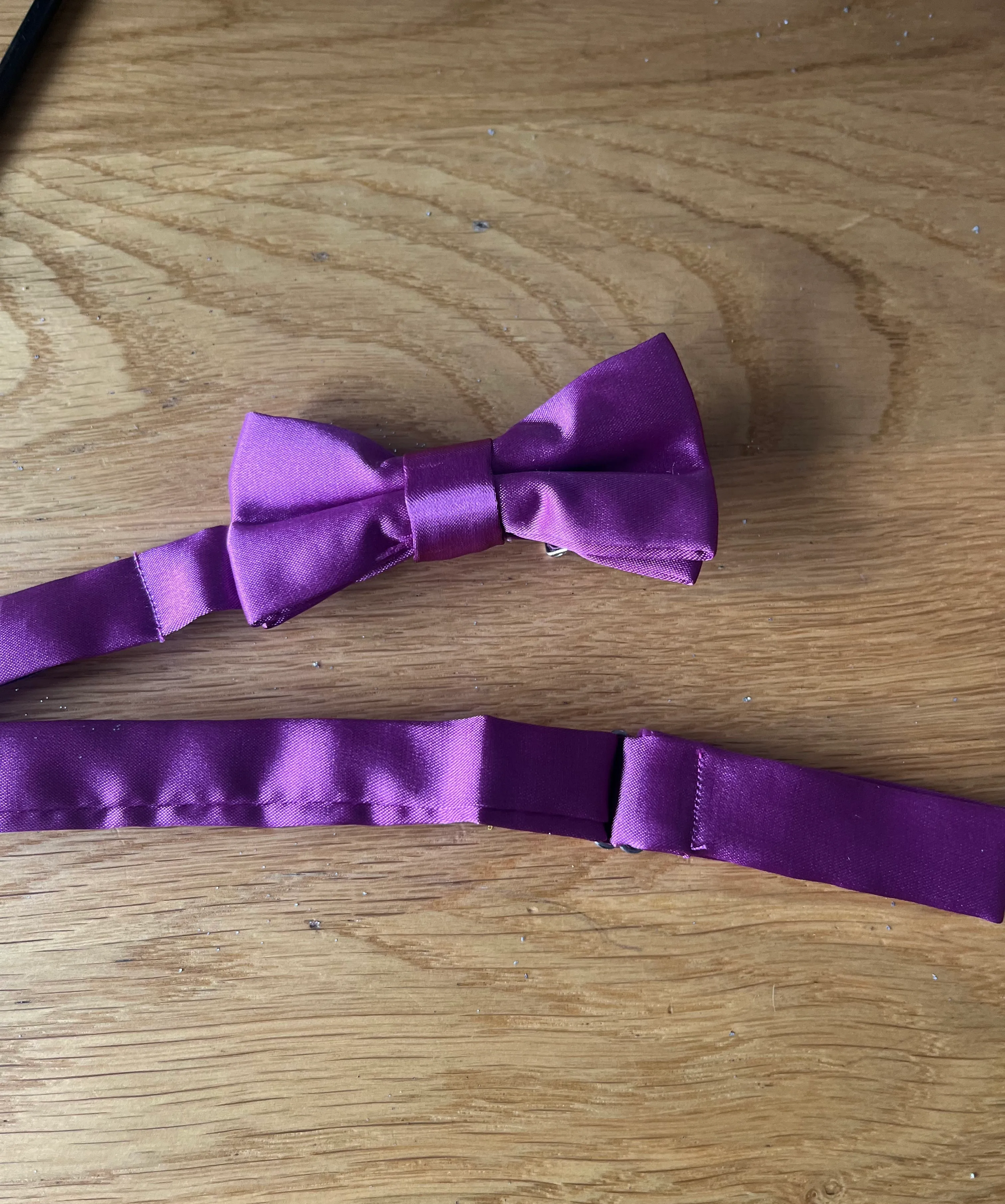 Bow tie- Purple satin