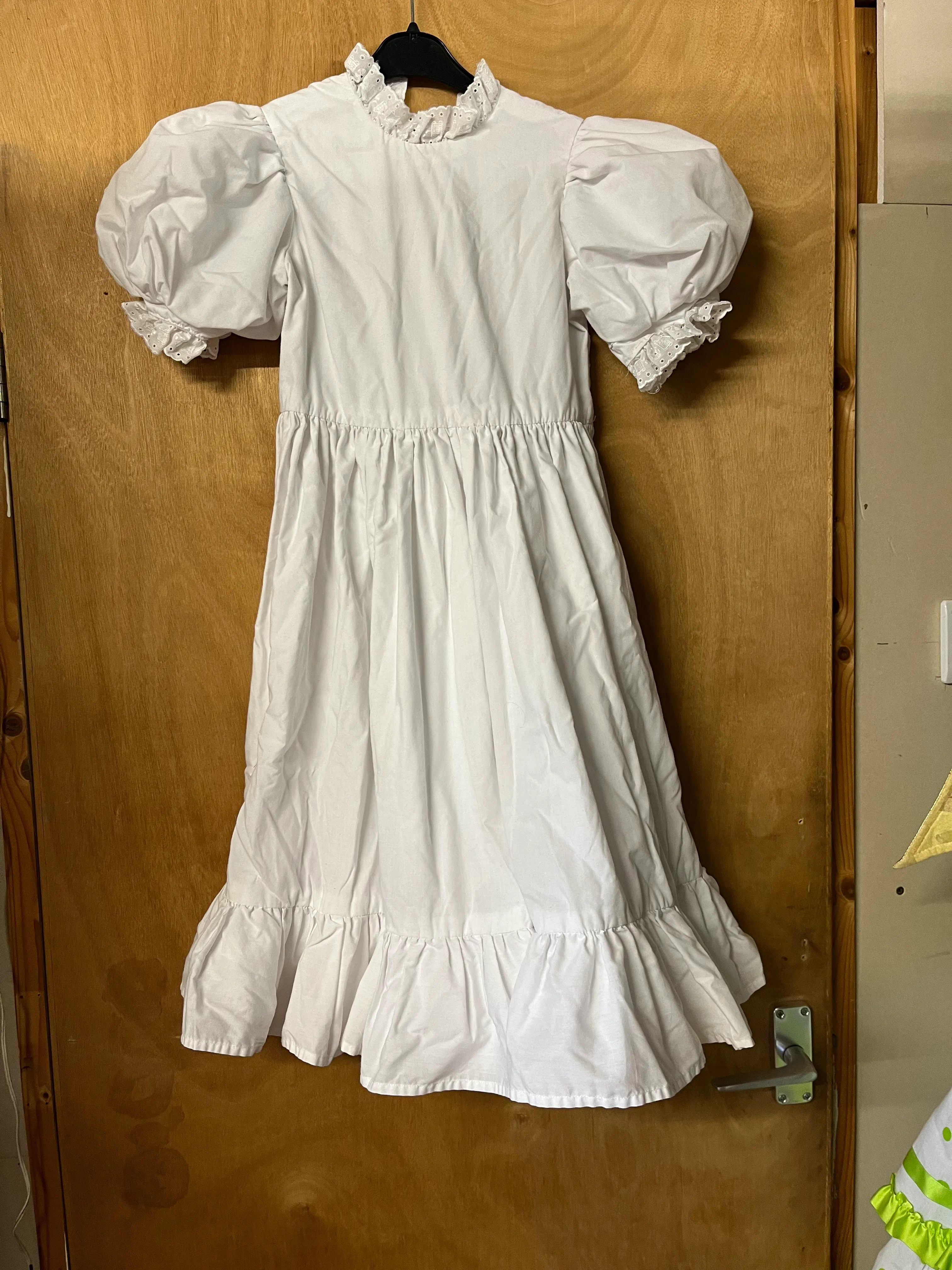 Dress- white frill victorian 
