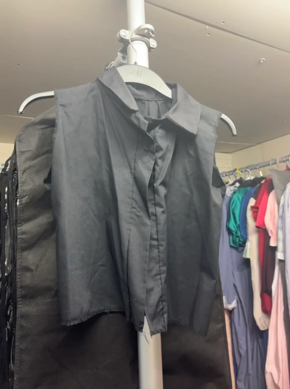 Top- Black no sleeves