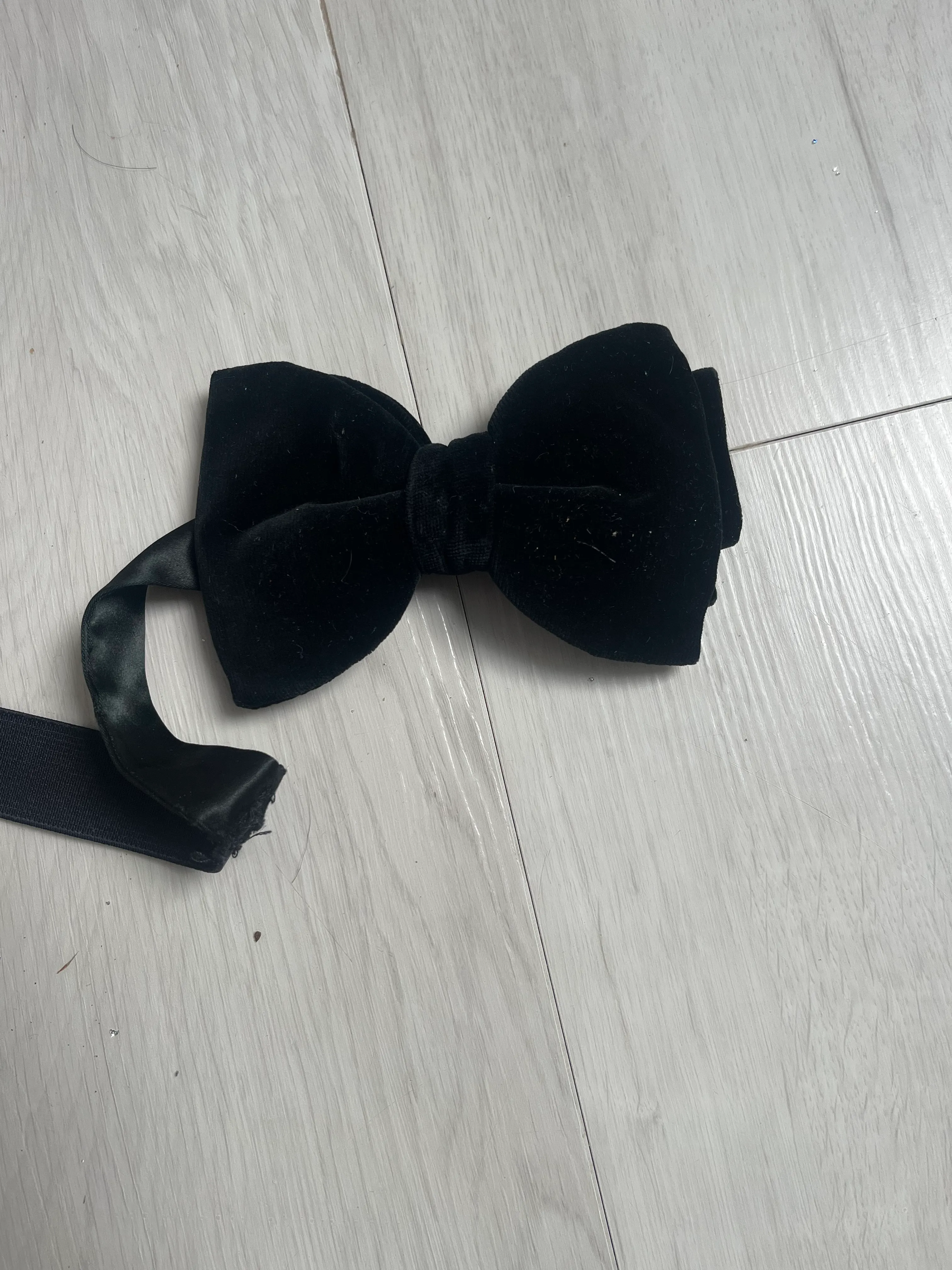 Bow tie- Black velour