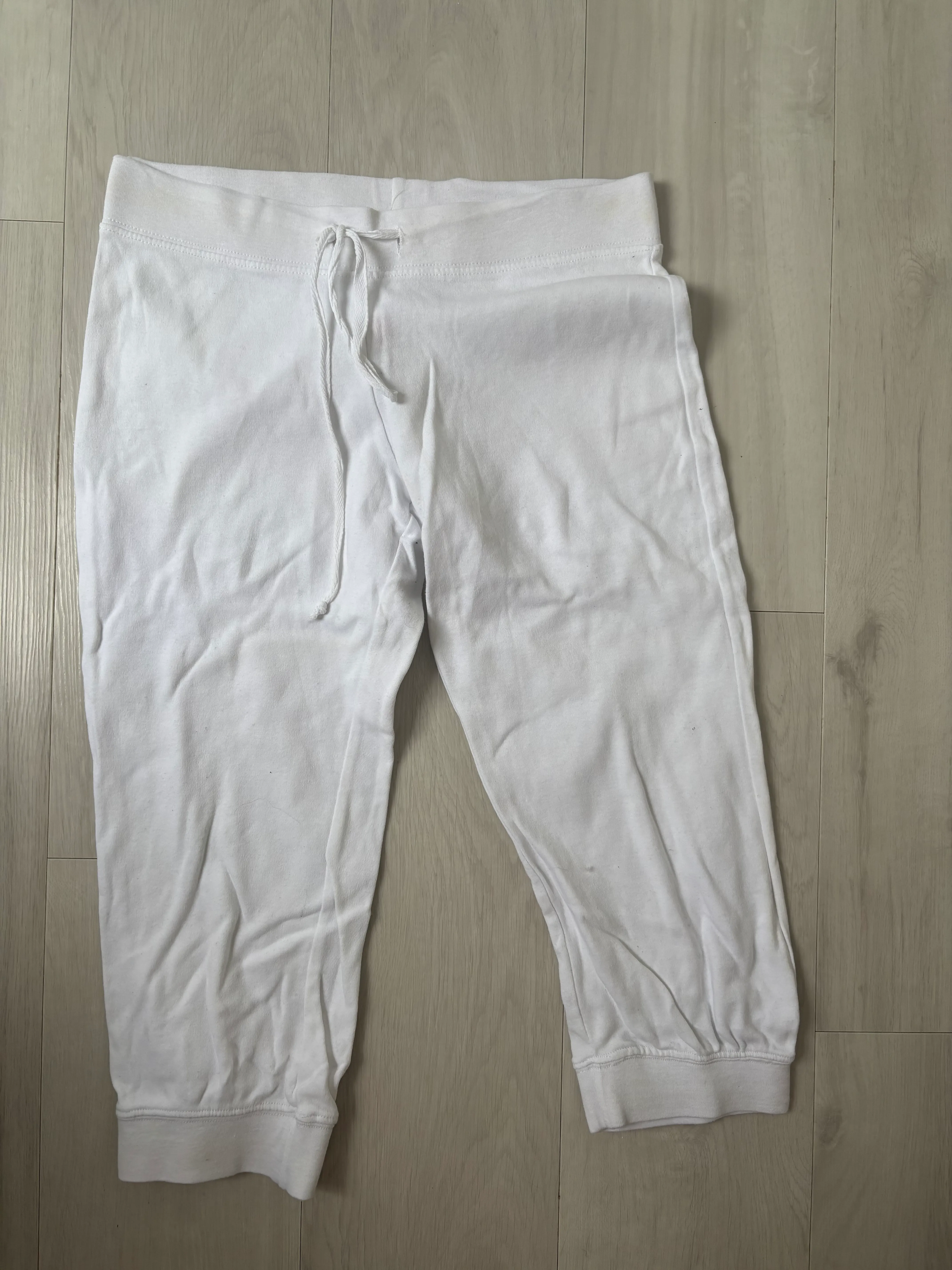Trousers- White cropped trousers
