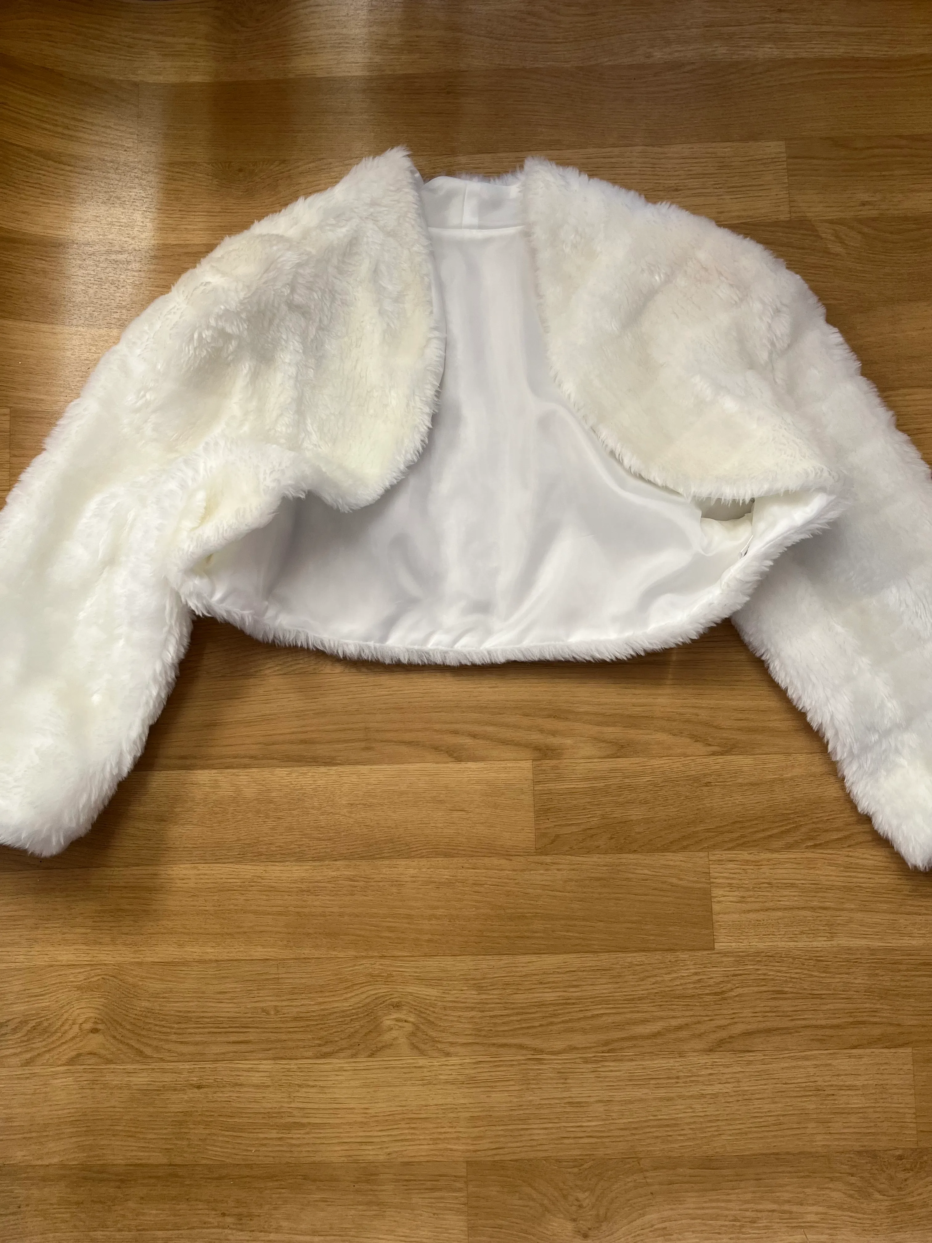 Fur coat- White ribbed cropped long sleeve 