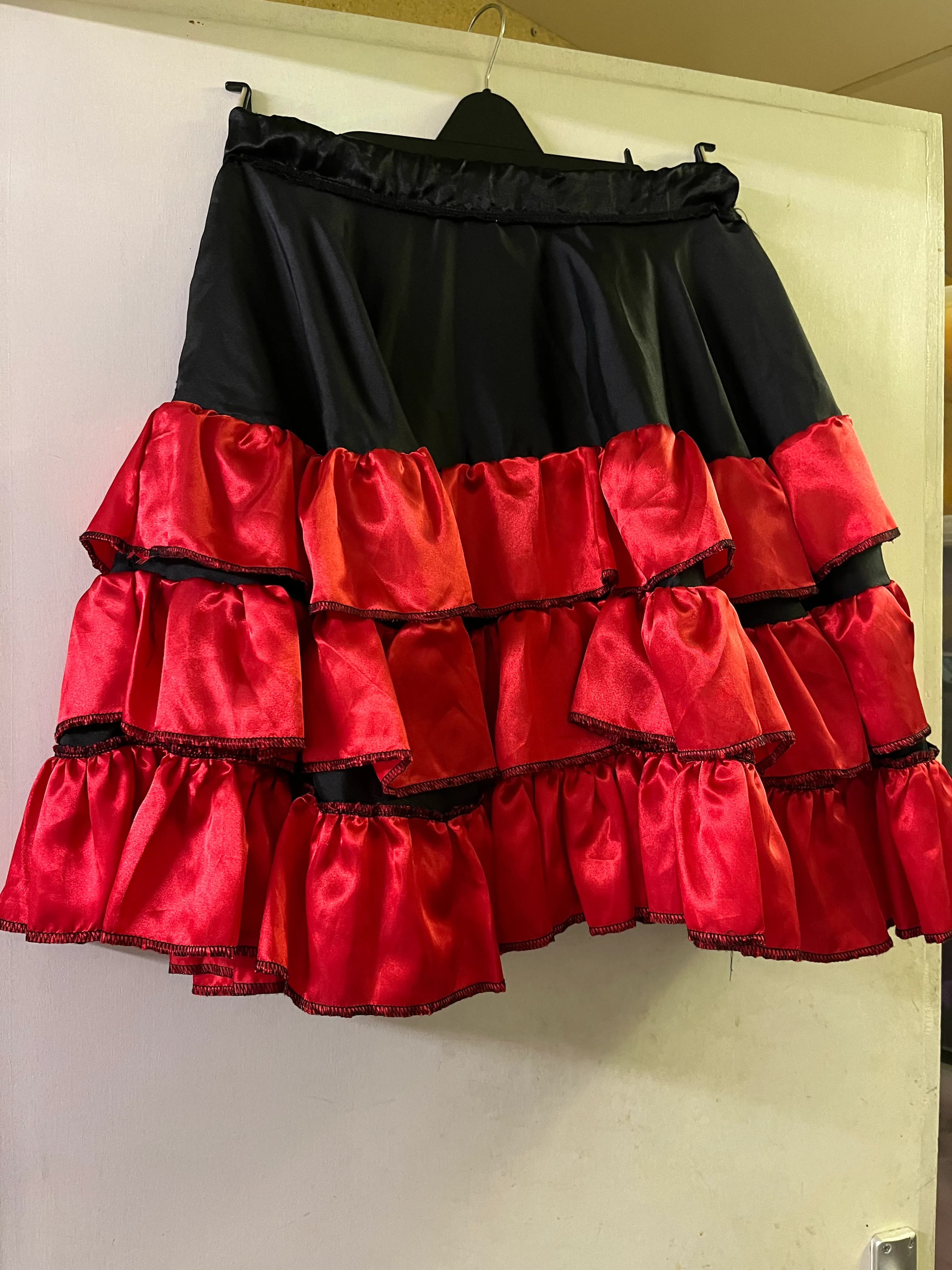 Skirt- Red and black Spanish