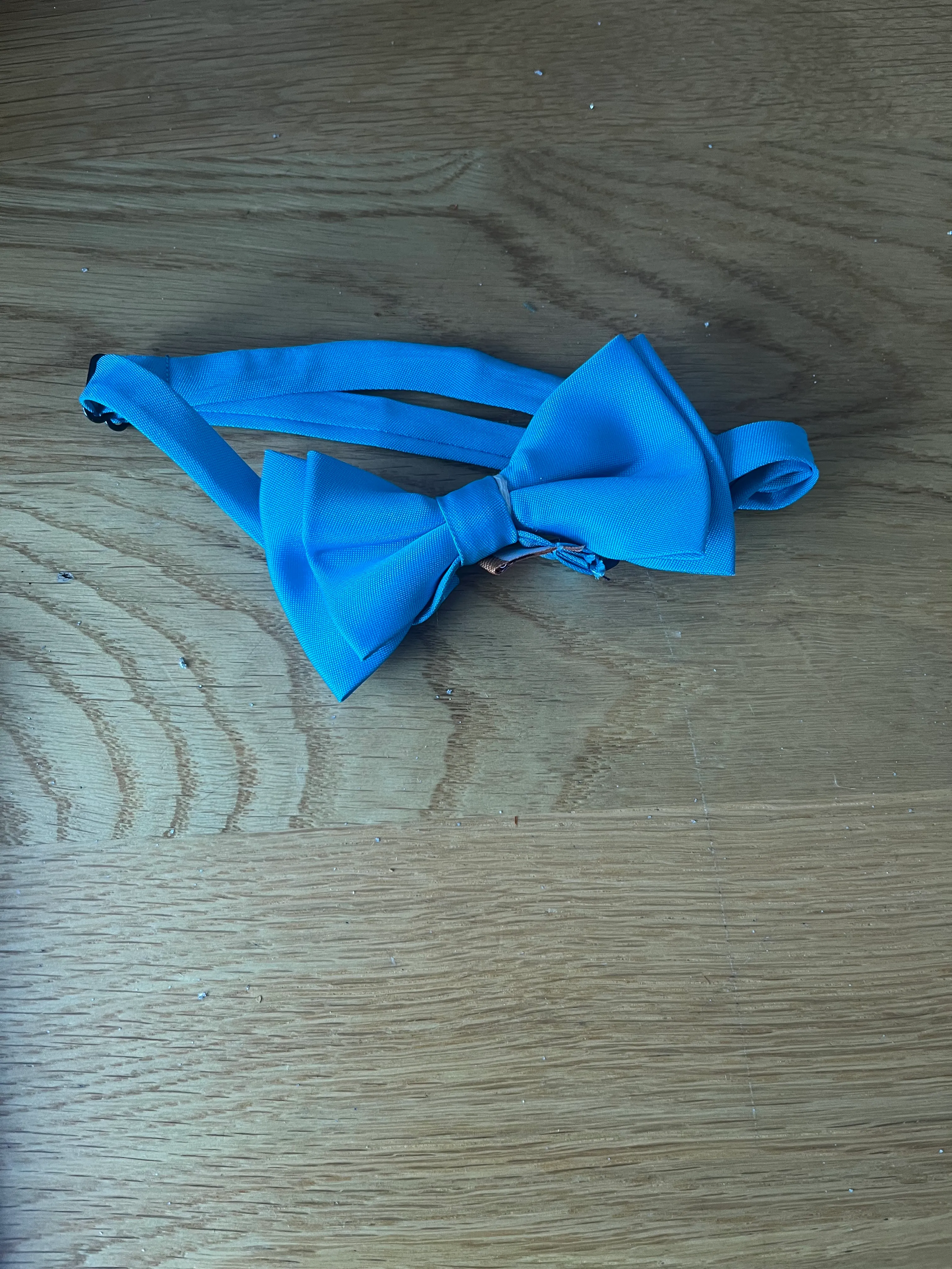 Bow tie- Light blue