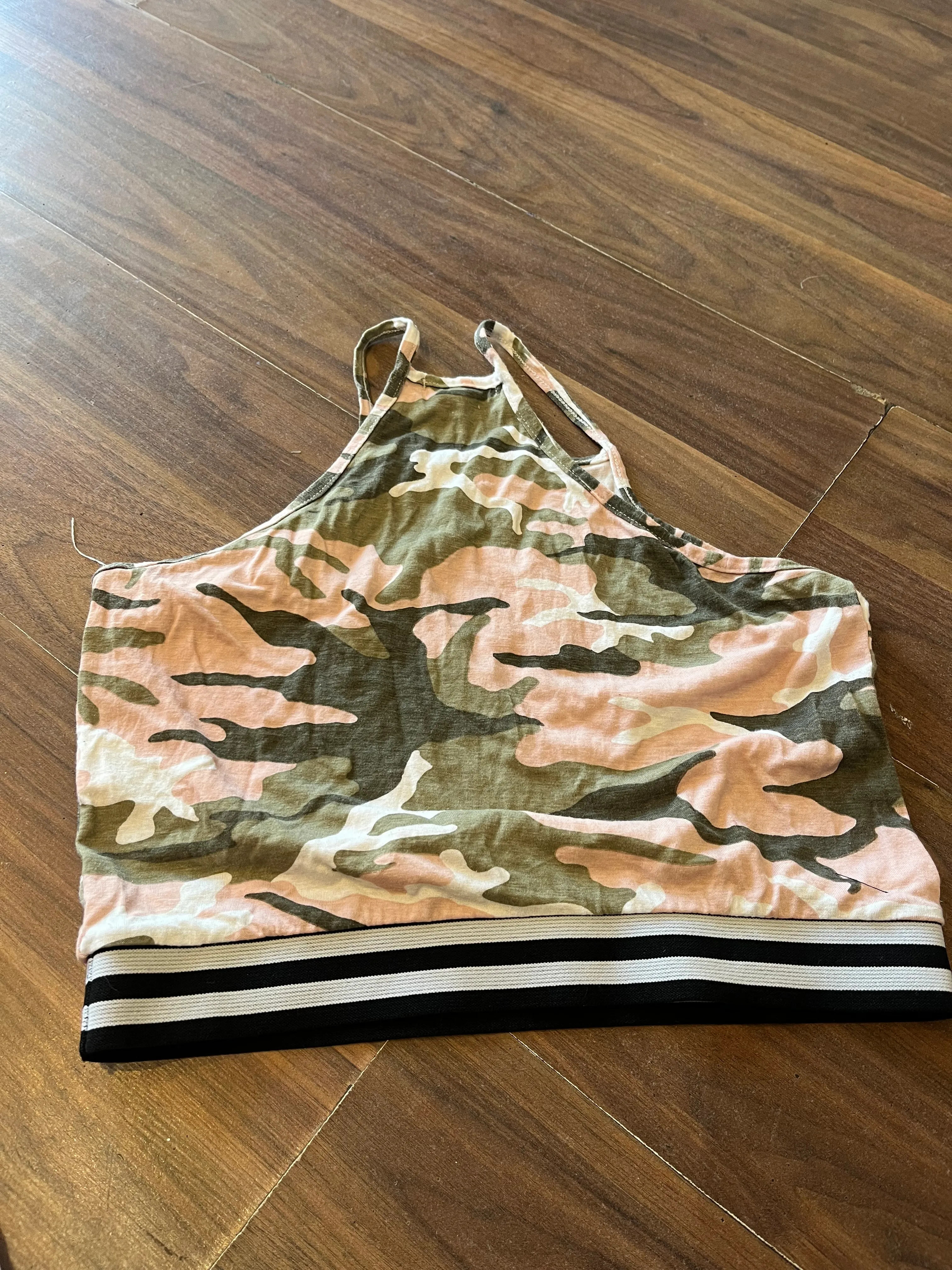 Top- Camouflage green