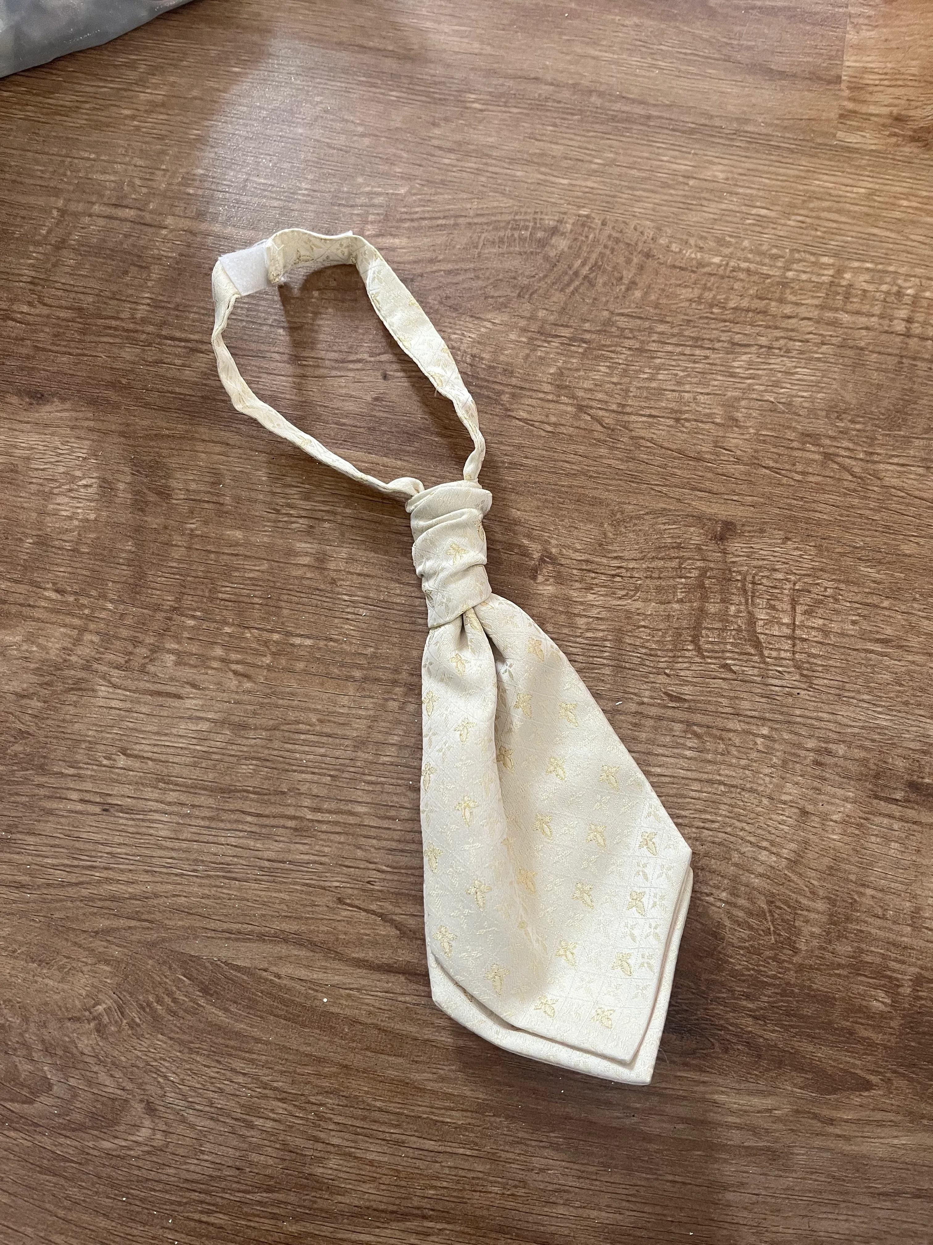 Tie- Gold design on velcro