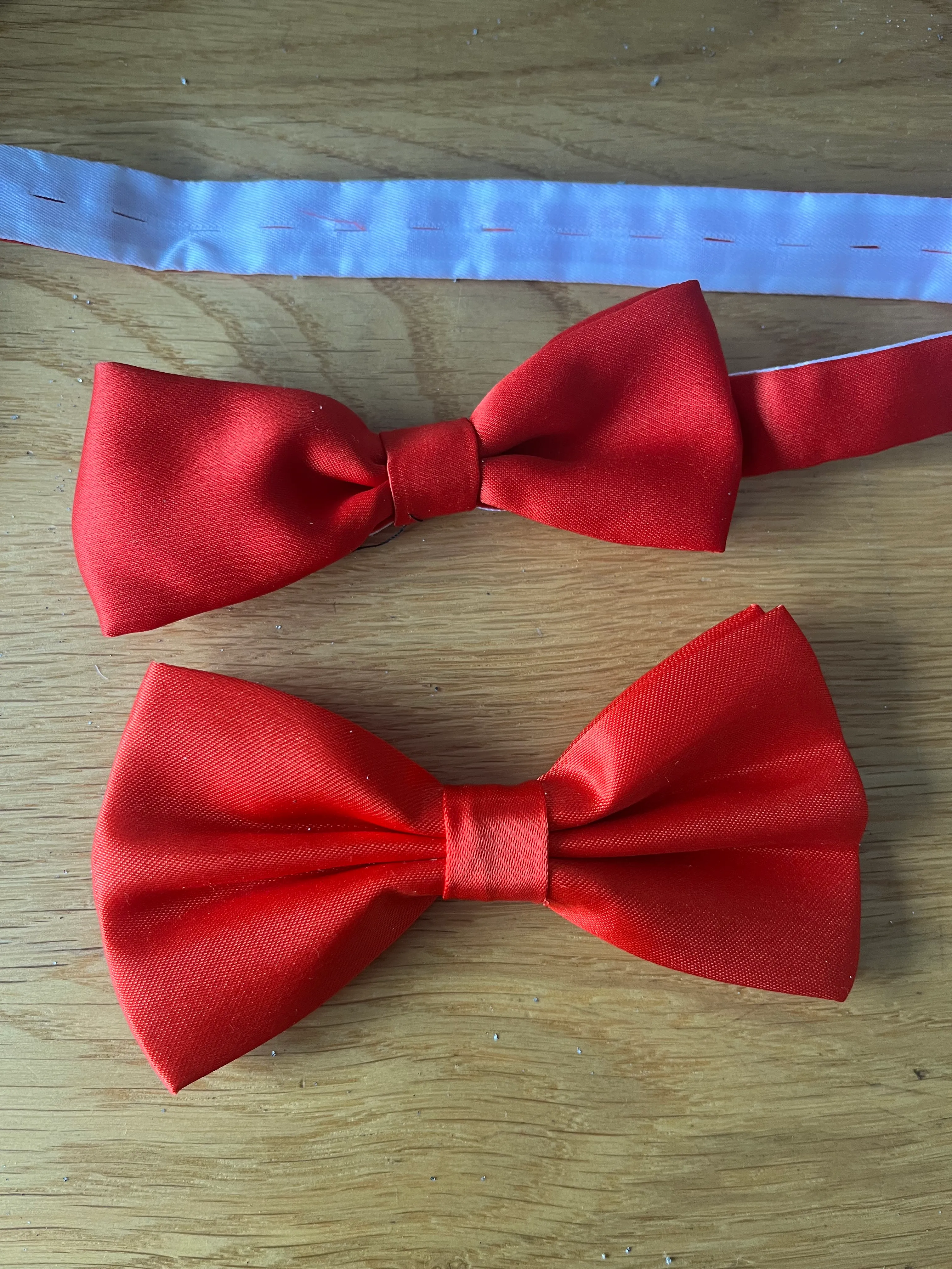 Bow tie- Red satin