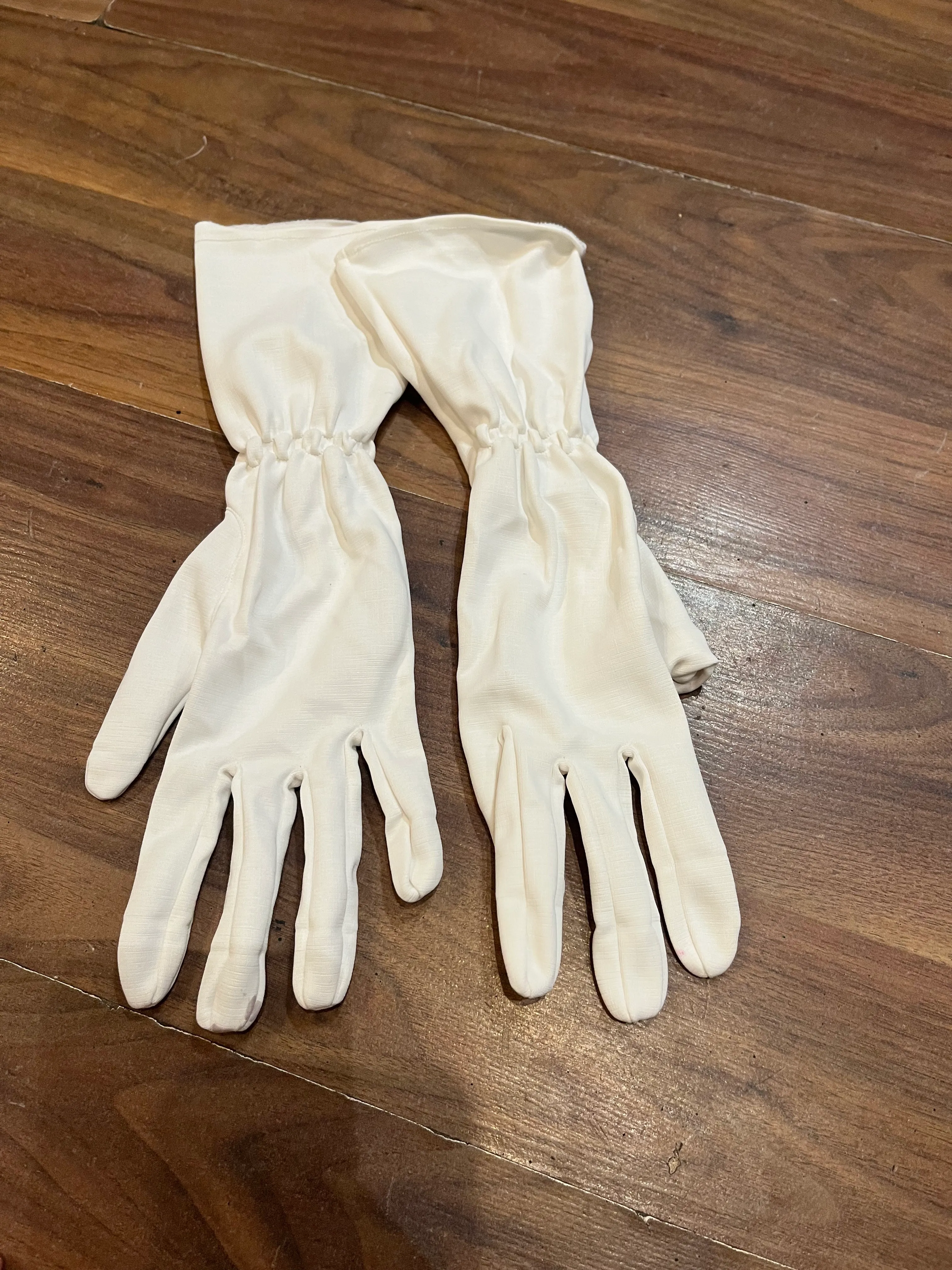 Gloves- White long ruched