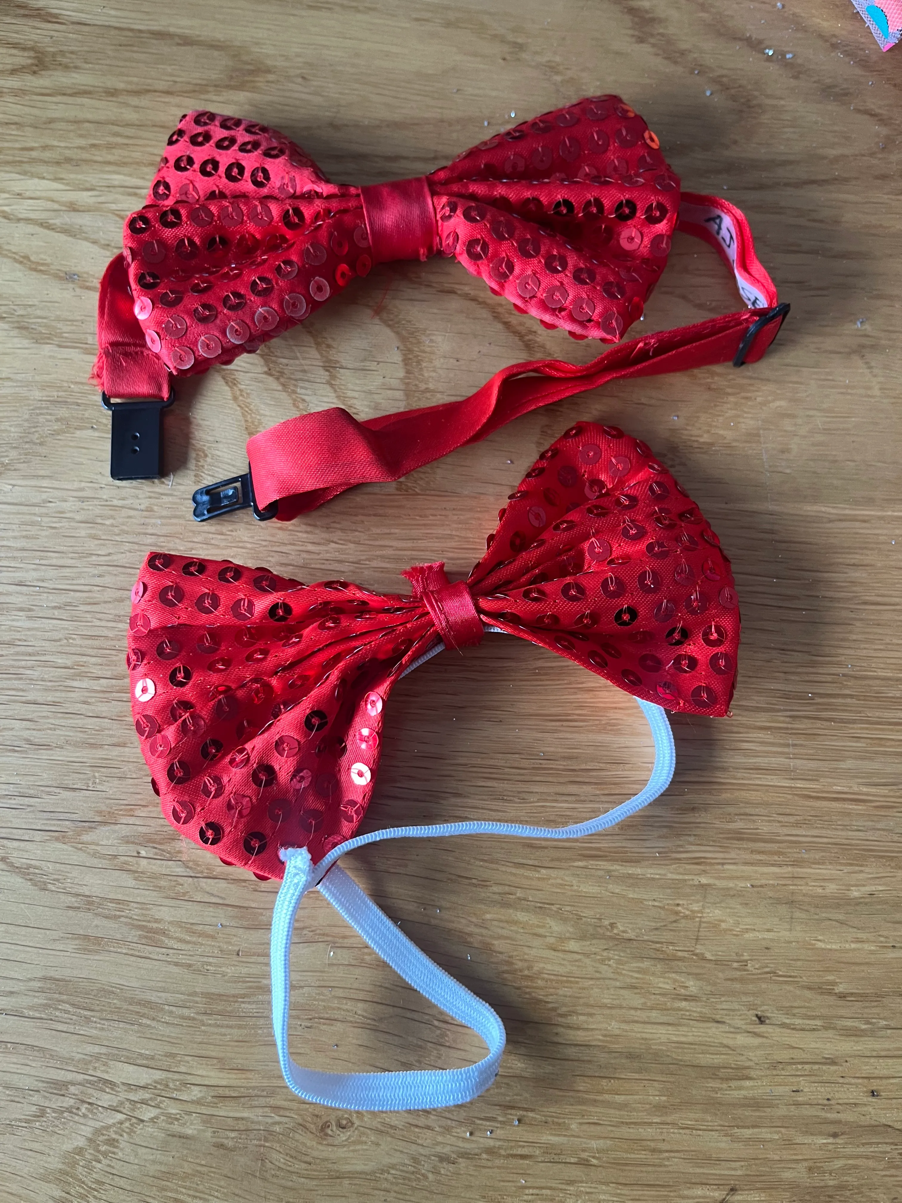 Bow tie- Sequin Red