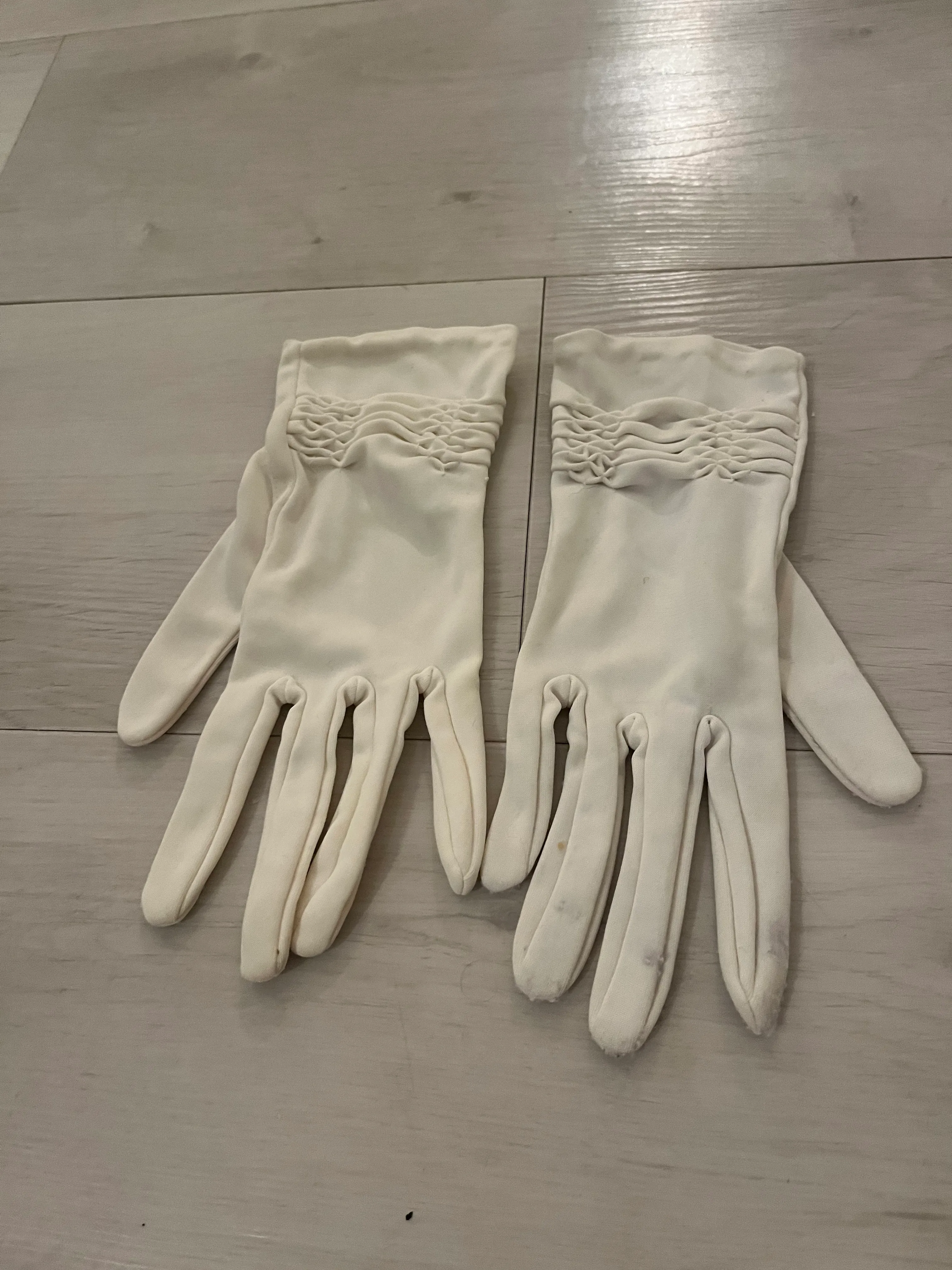 Gloves- Cream short ribbed